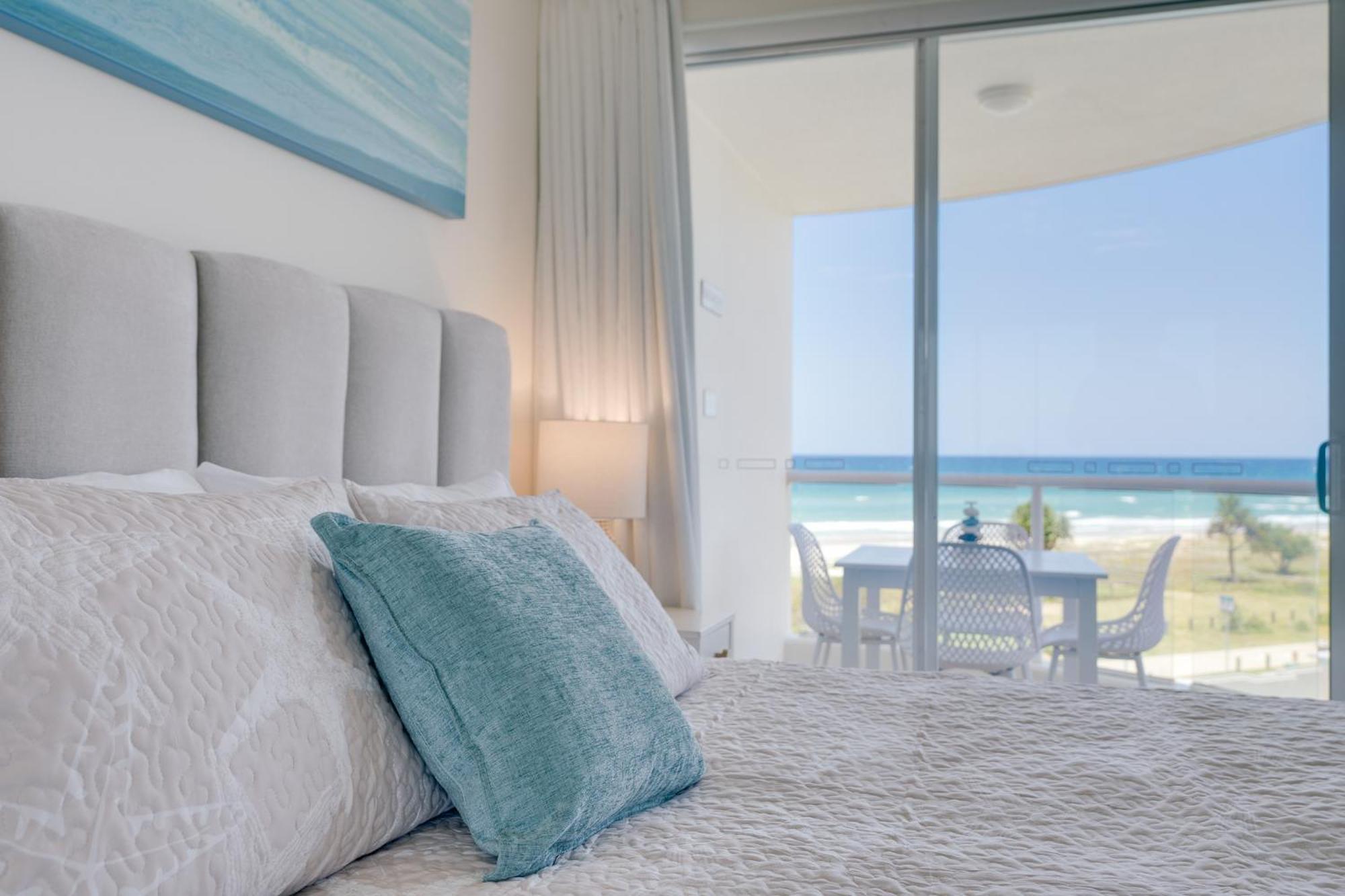 Stunning 2-br Waterfront In Palm Beach! *