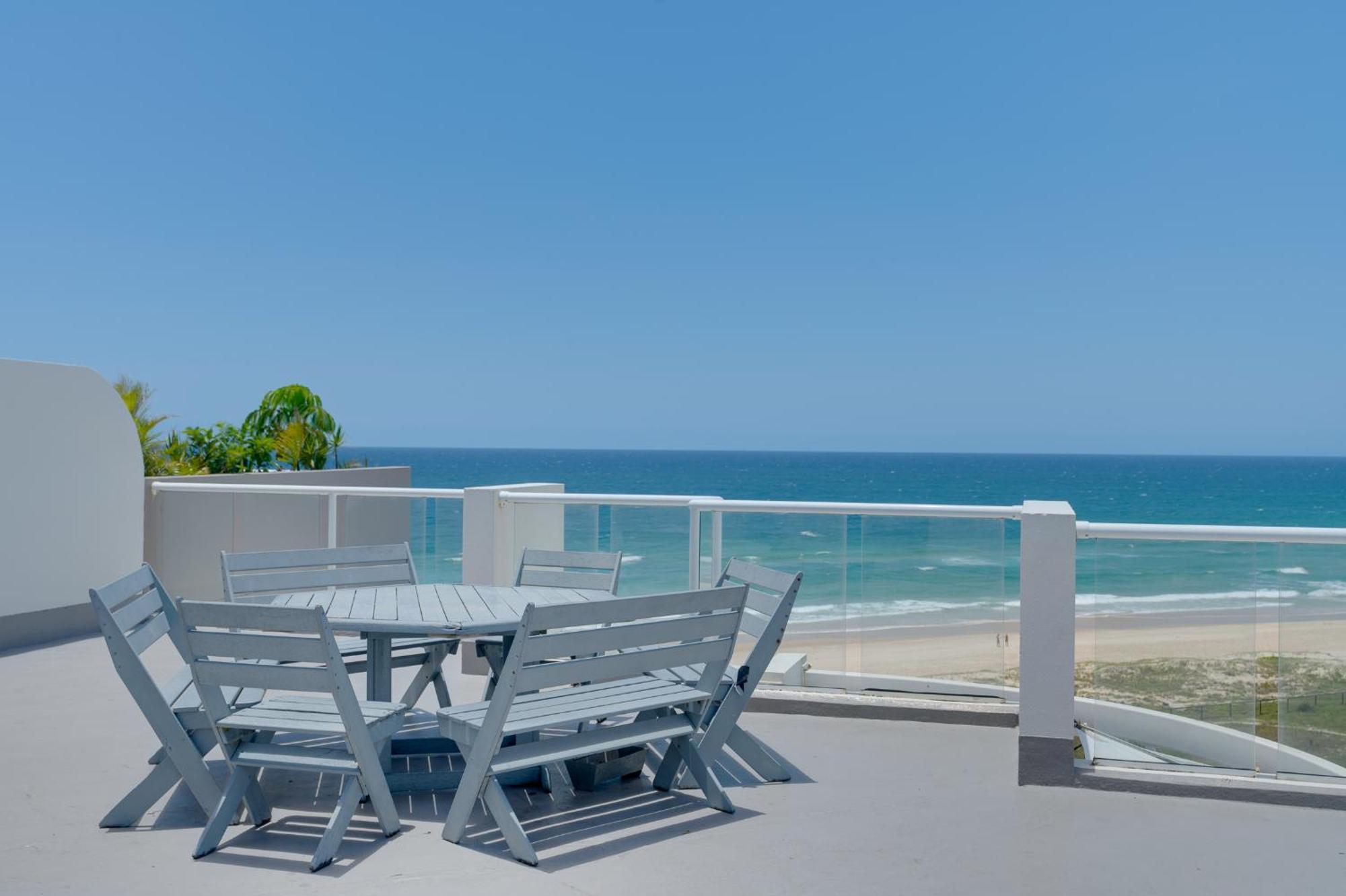 Stunning 2-br Waterfront In Palm Beach! *