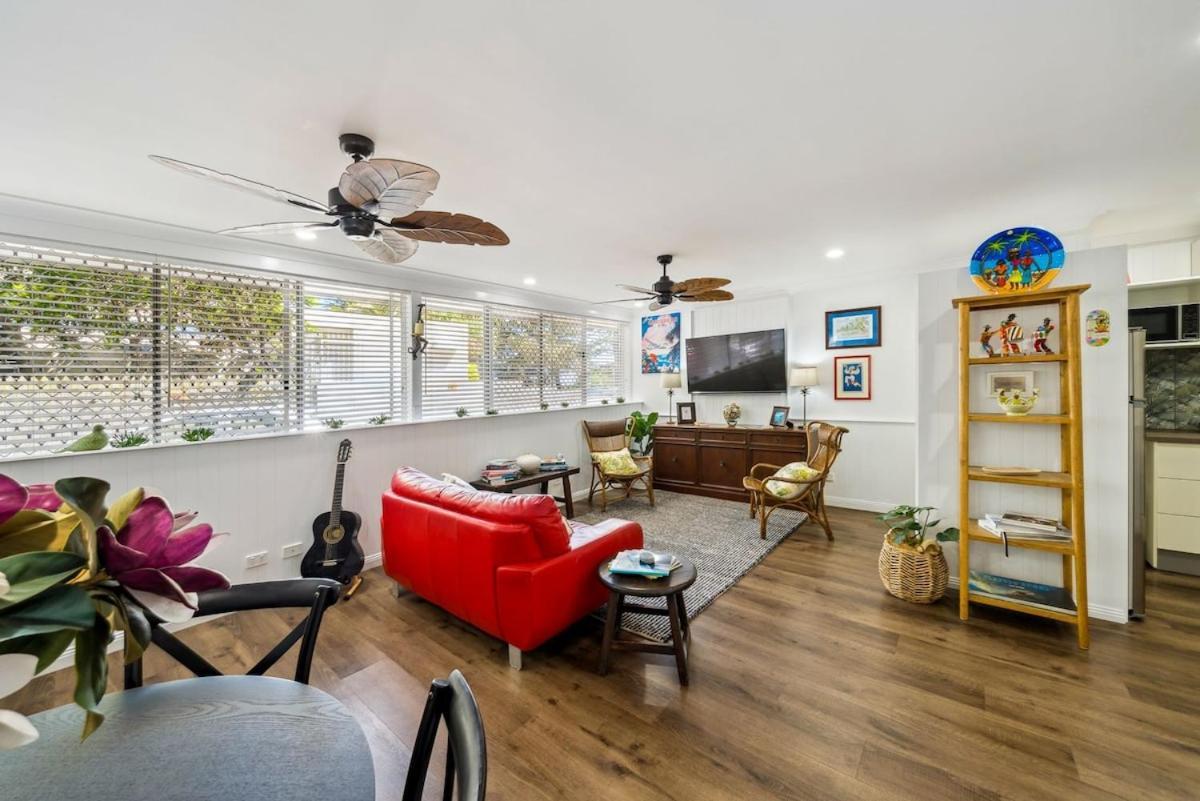 Beachfront Burleigh Getaway! Apartment *