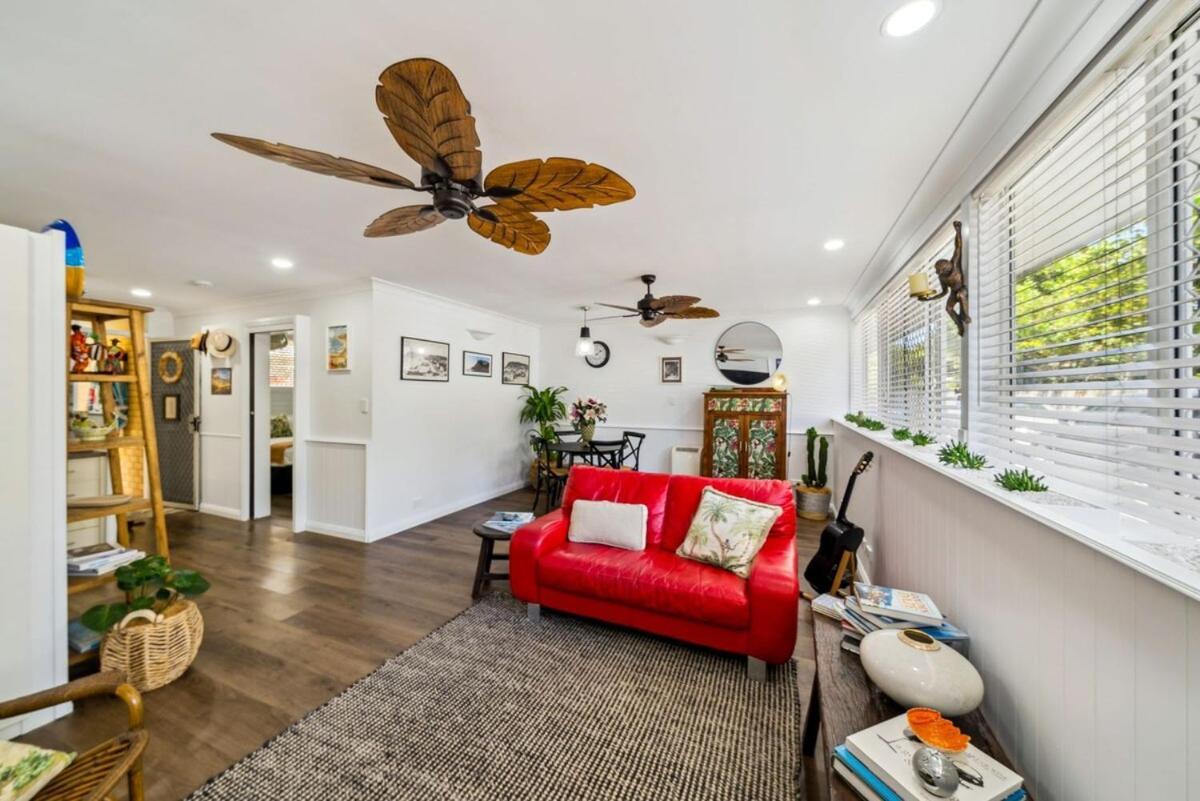 Apartment Beachfront Burleigh Getaway! *