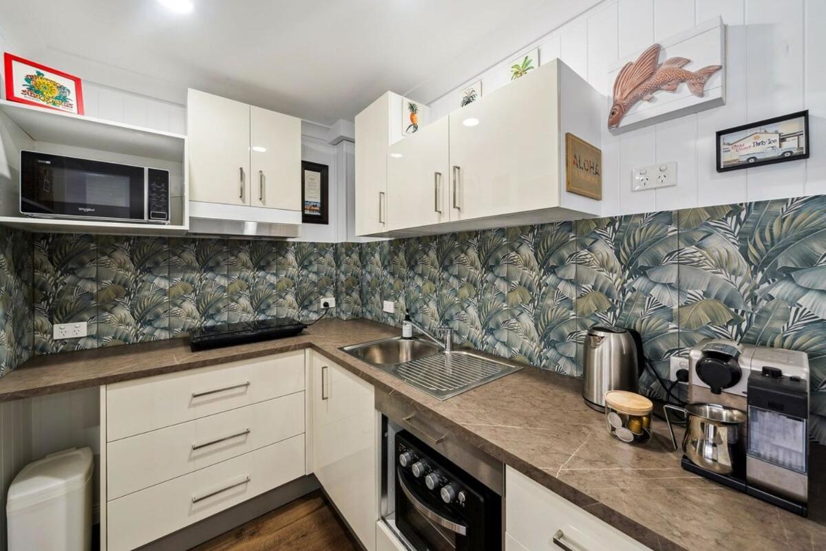 Apartment Beachfront Burleigh Getaway! *