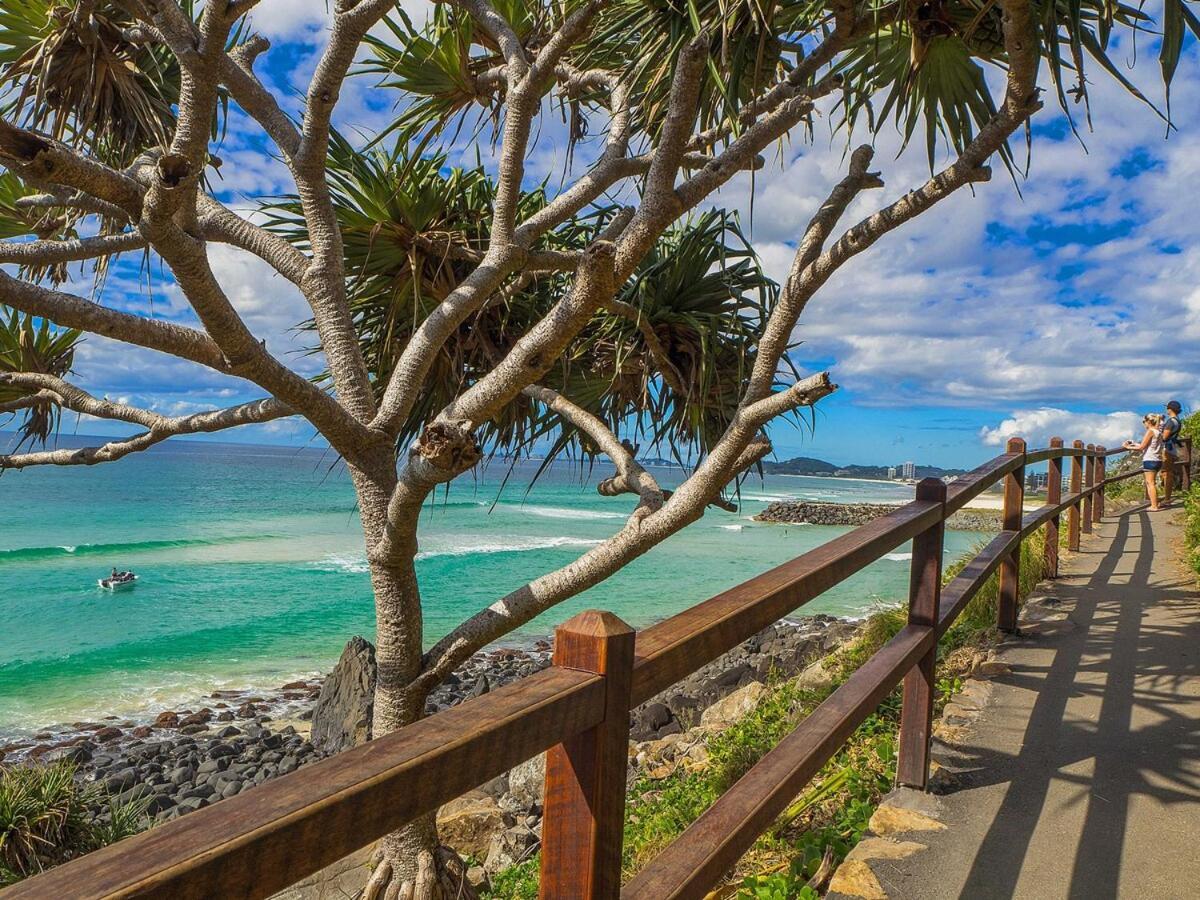 Beachfront Burleigh Getaway! Gold Coast