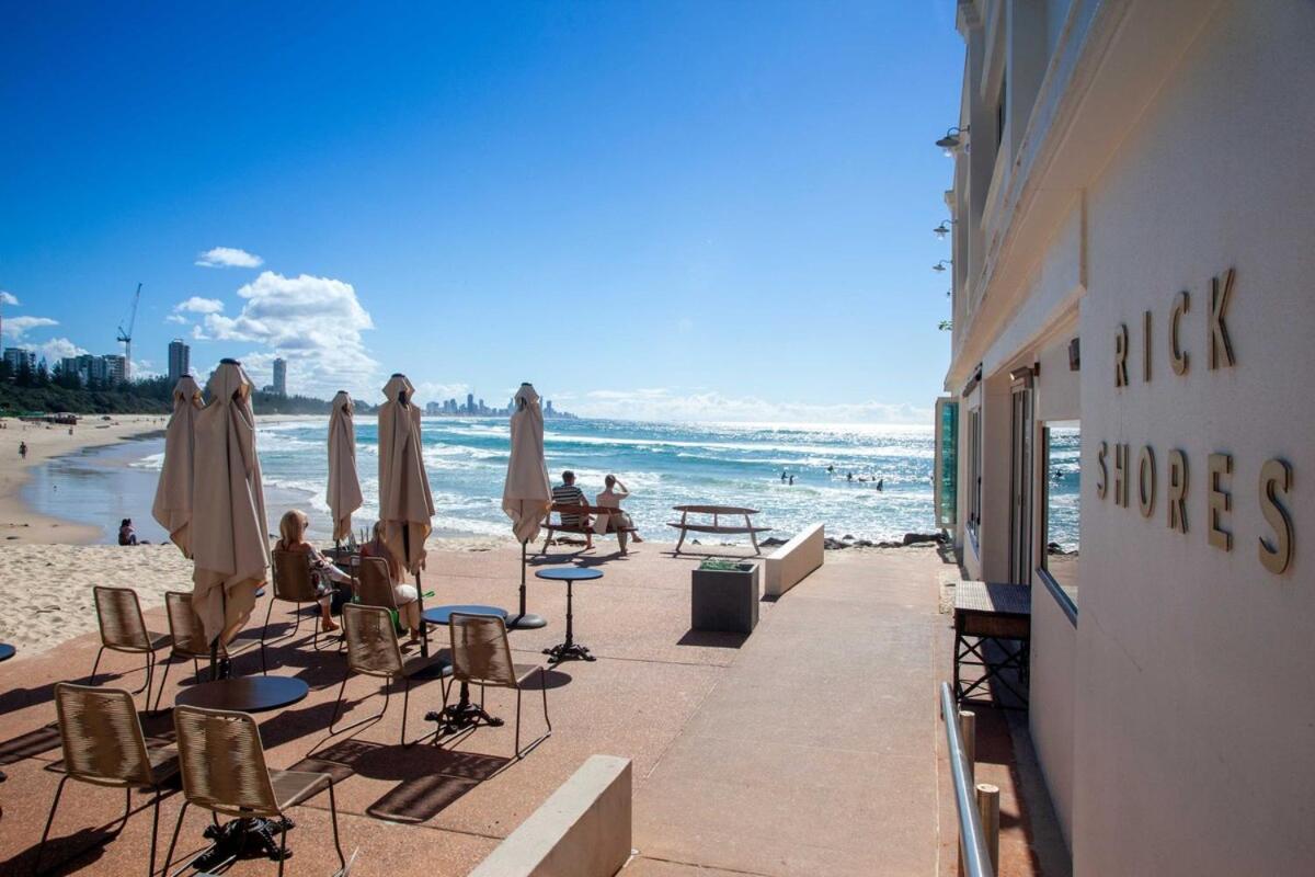 Beachfront Burleigh Getaway! Gold Coast