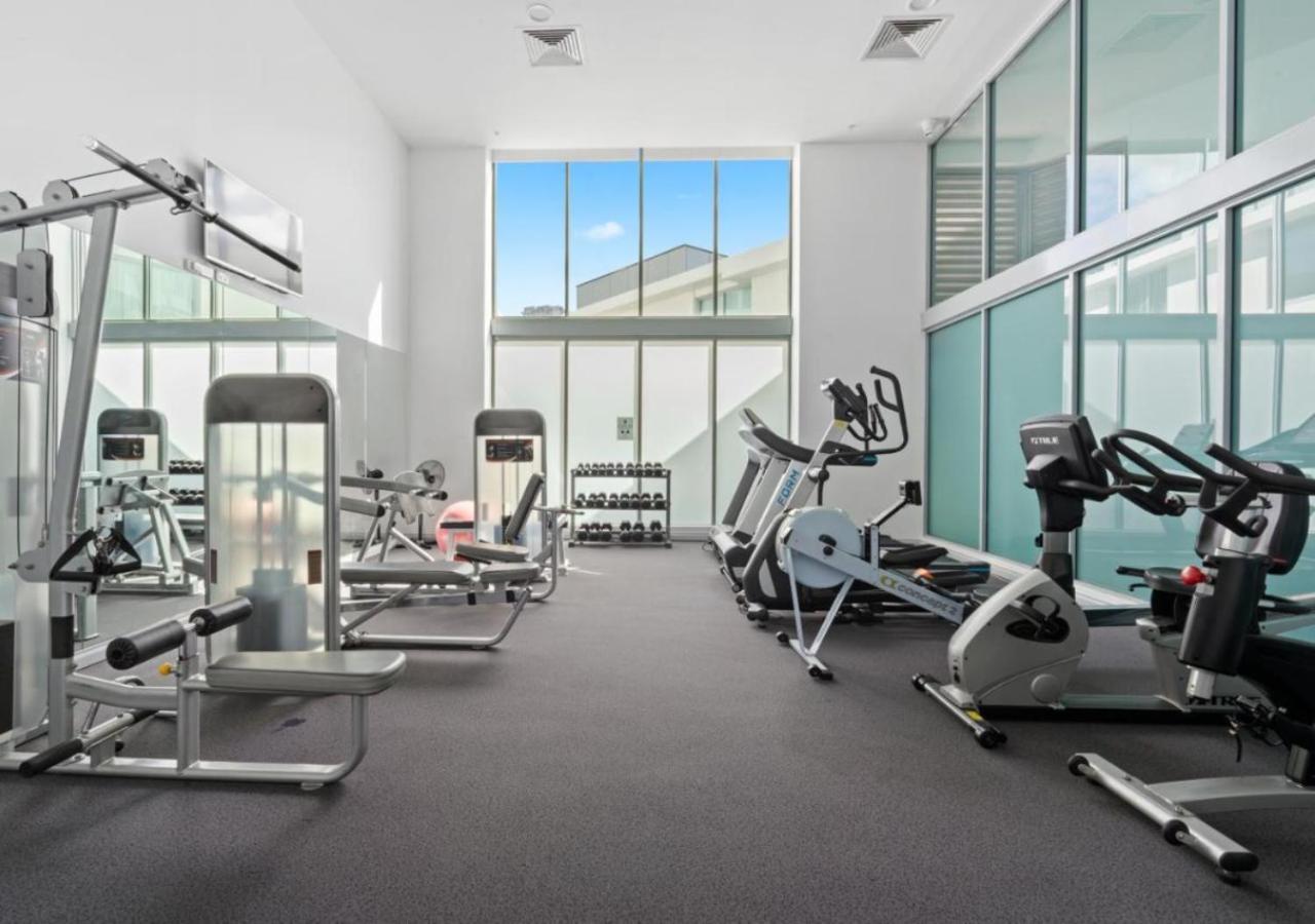 Elegant Splendor 3 Bedroom With Tram Access Apartment Gold Coast