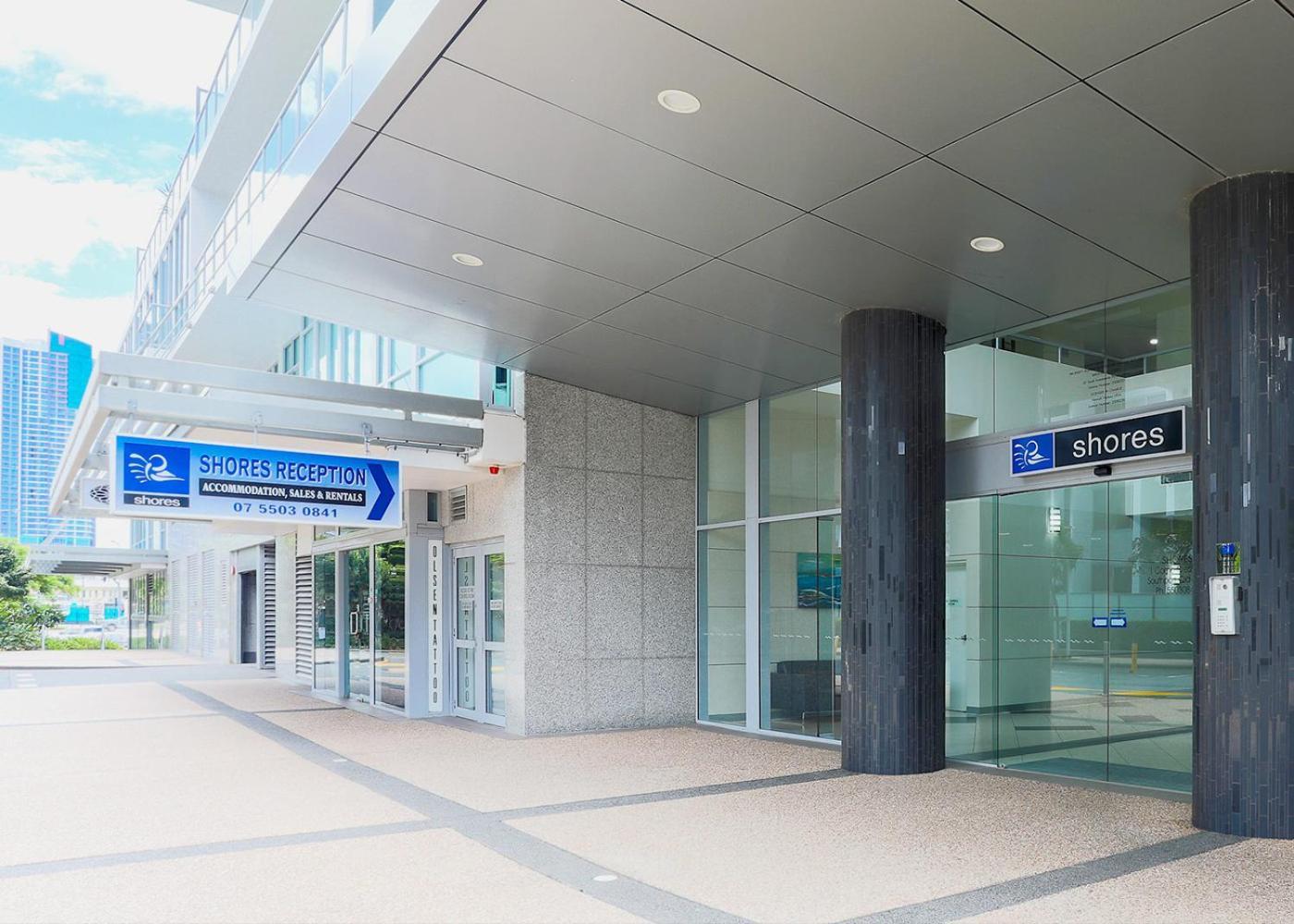 Elegant Splendor 3 Bedroom With Tram Access * Gold Coast