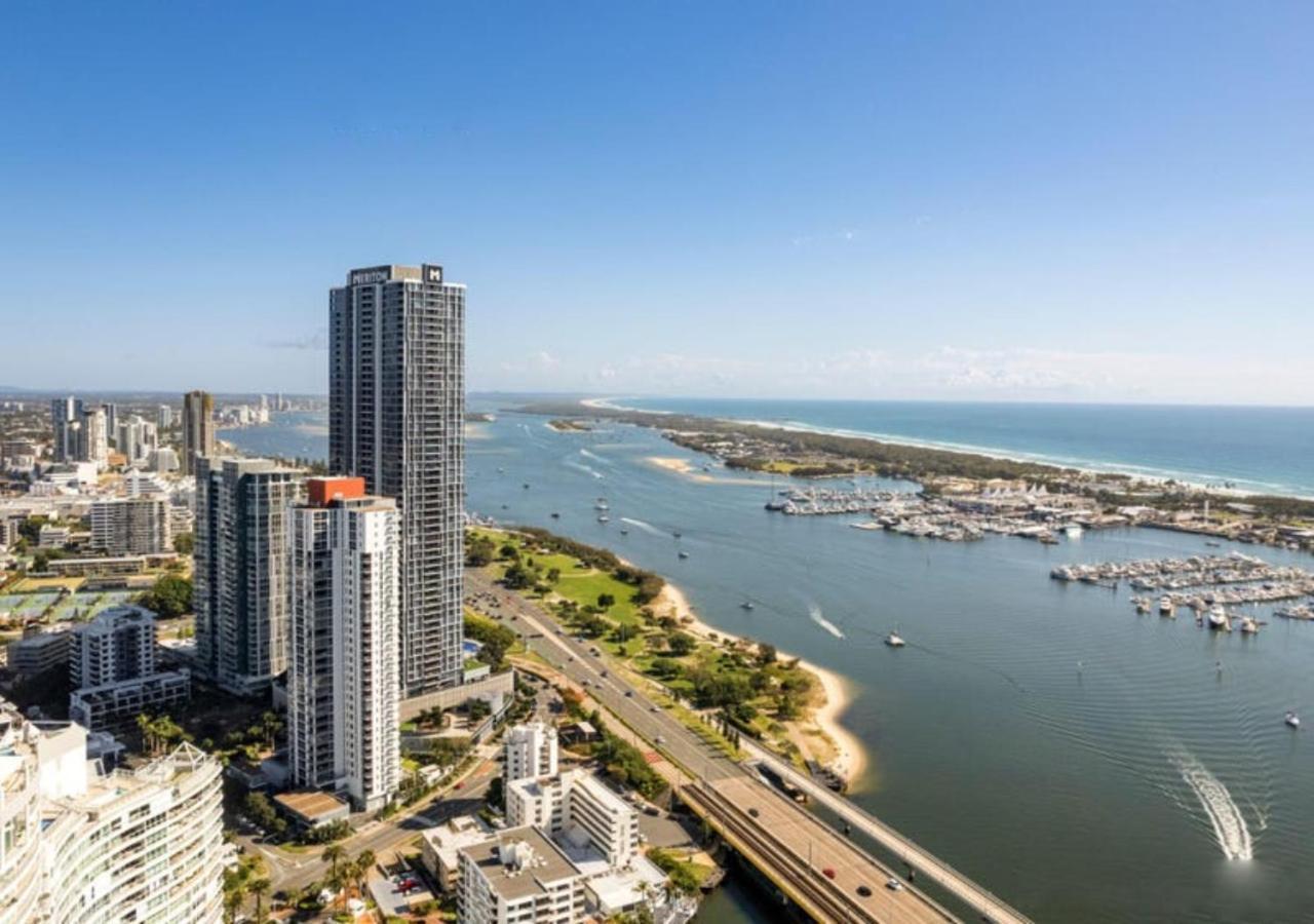 Elegant Splendor 3 Bedroom With Tram Access Gold Coast