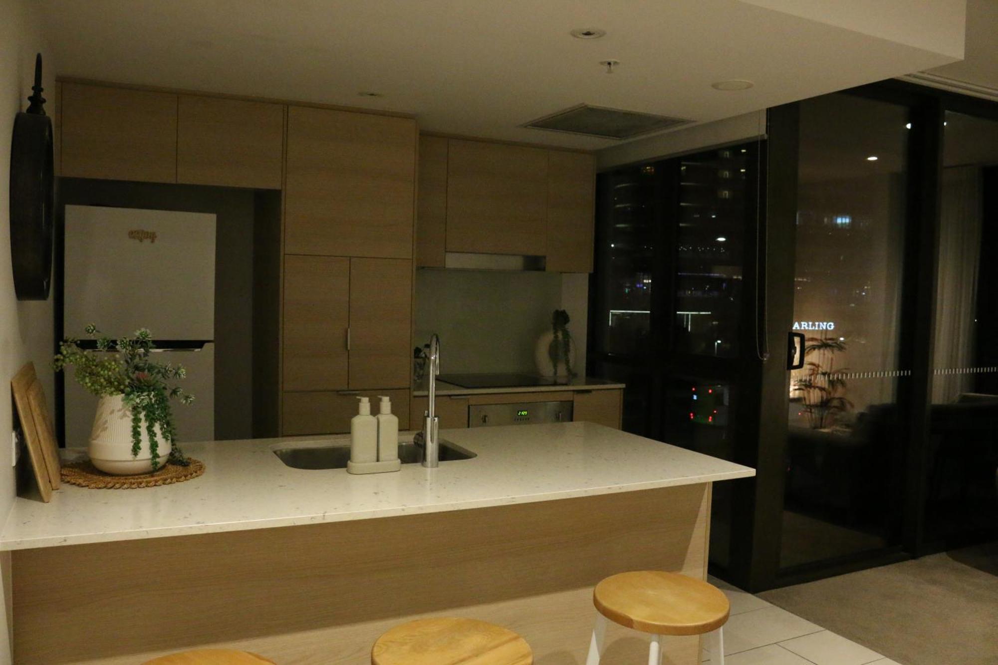 Broadbeach Stunner Modern And * Gold Coast