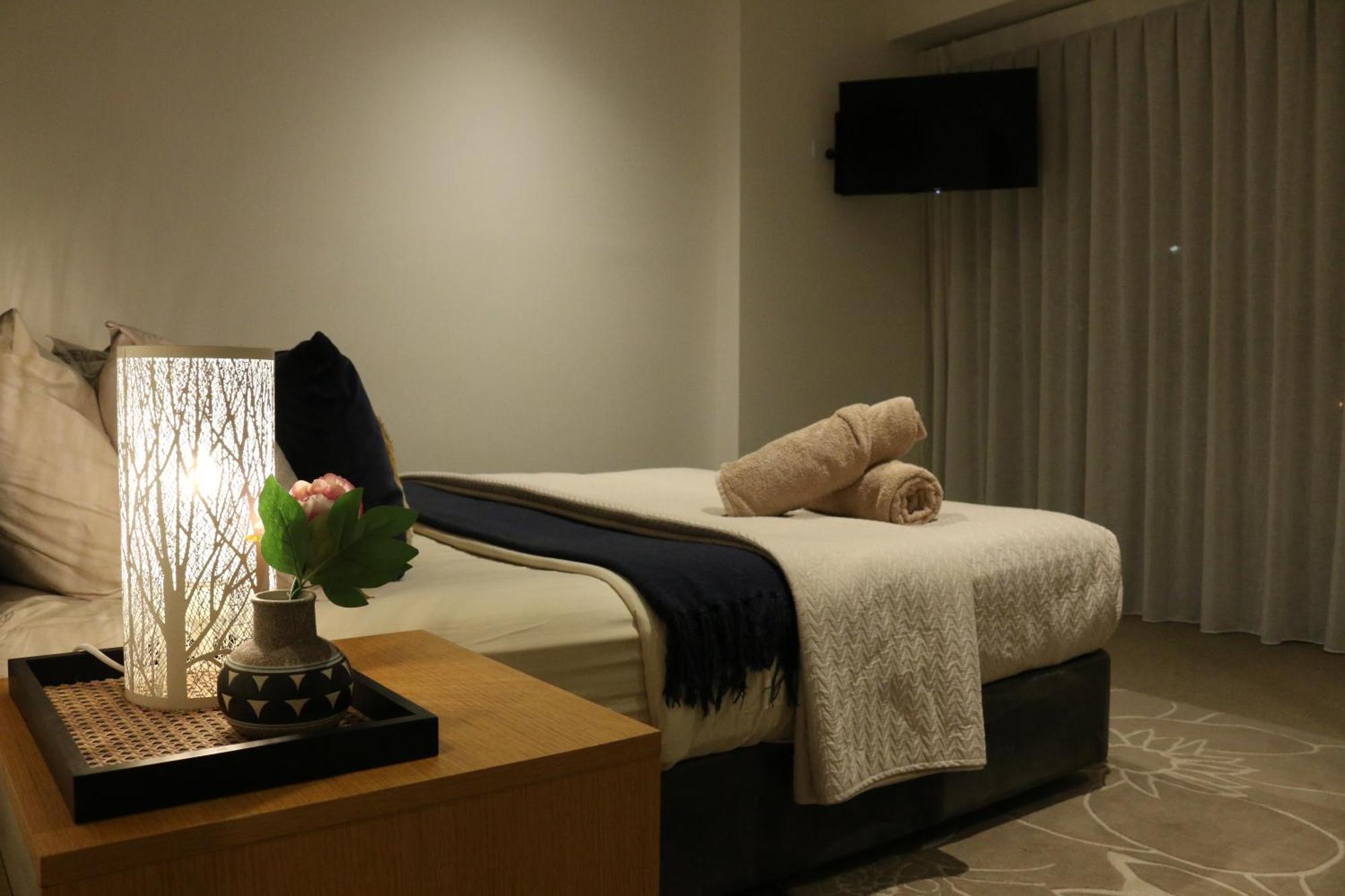 Broadbeach Stunner Modern And