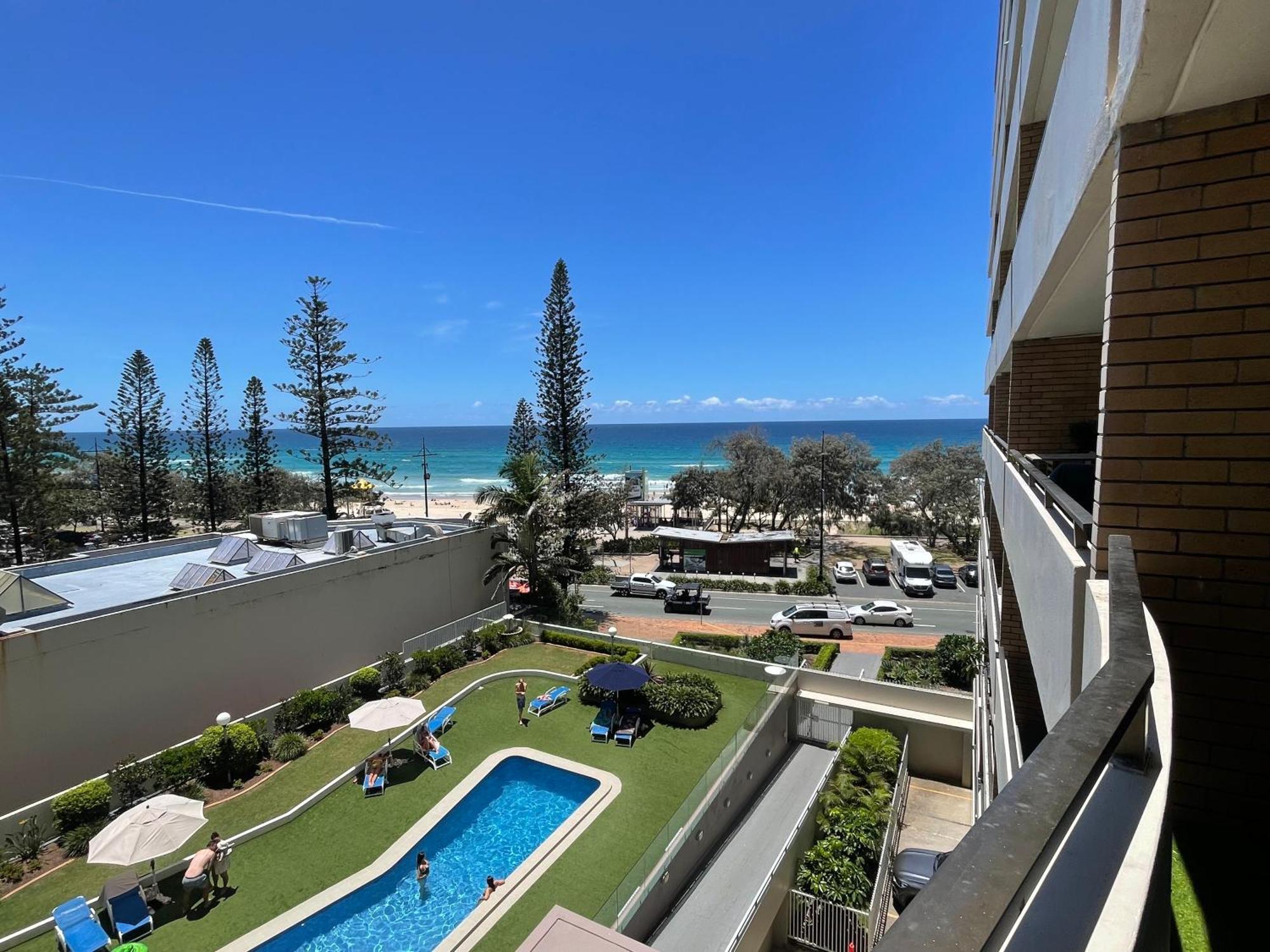 Surfers Beachfront Family Retreat
