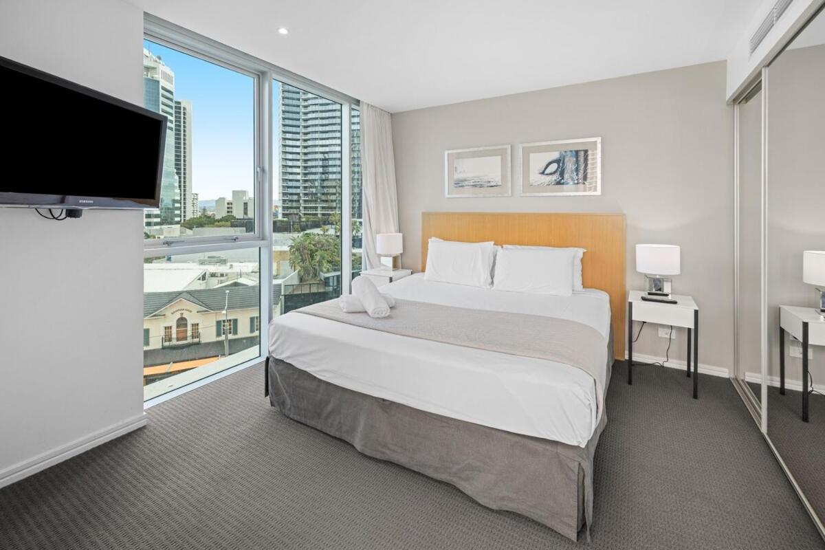Apartment Pool And Ocean Views At The H-residences *