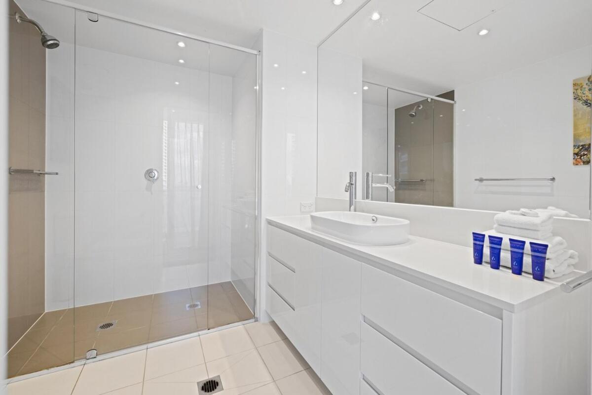 Apartment Pool And Ocean Views At The H-residences