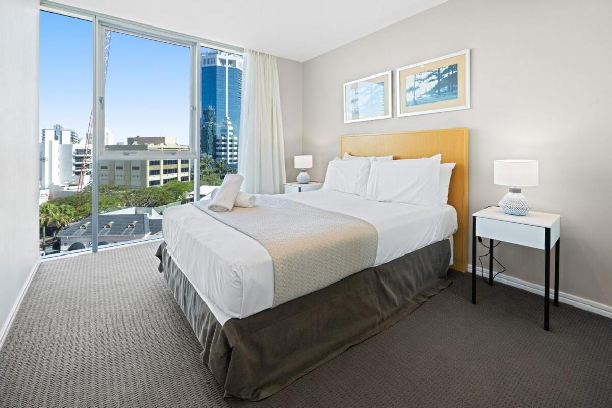 Pool And Ocean Views At The H-residences Gold Coast