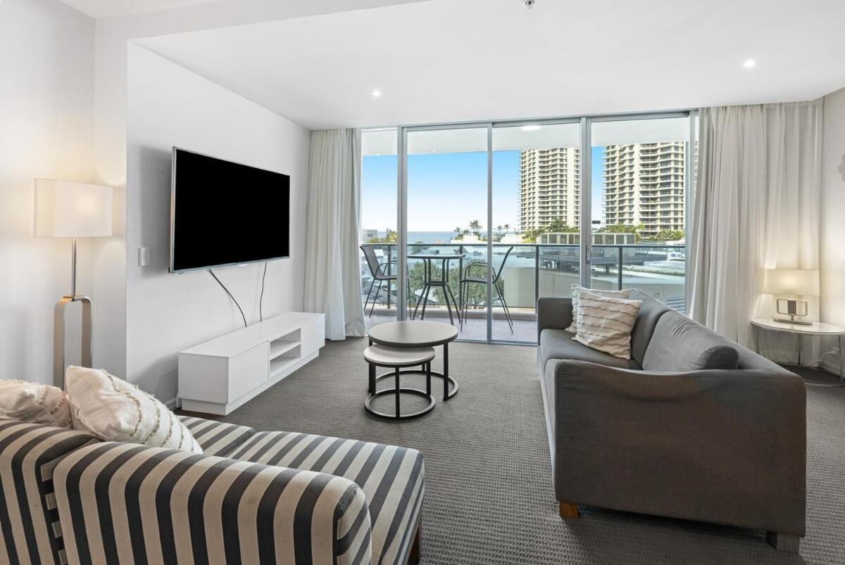 Apartment Pool And Ocean Views At The H-residences