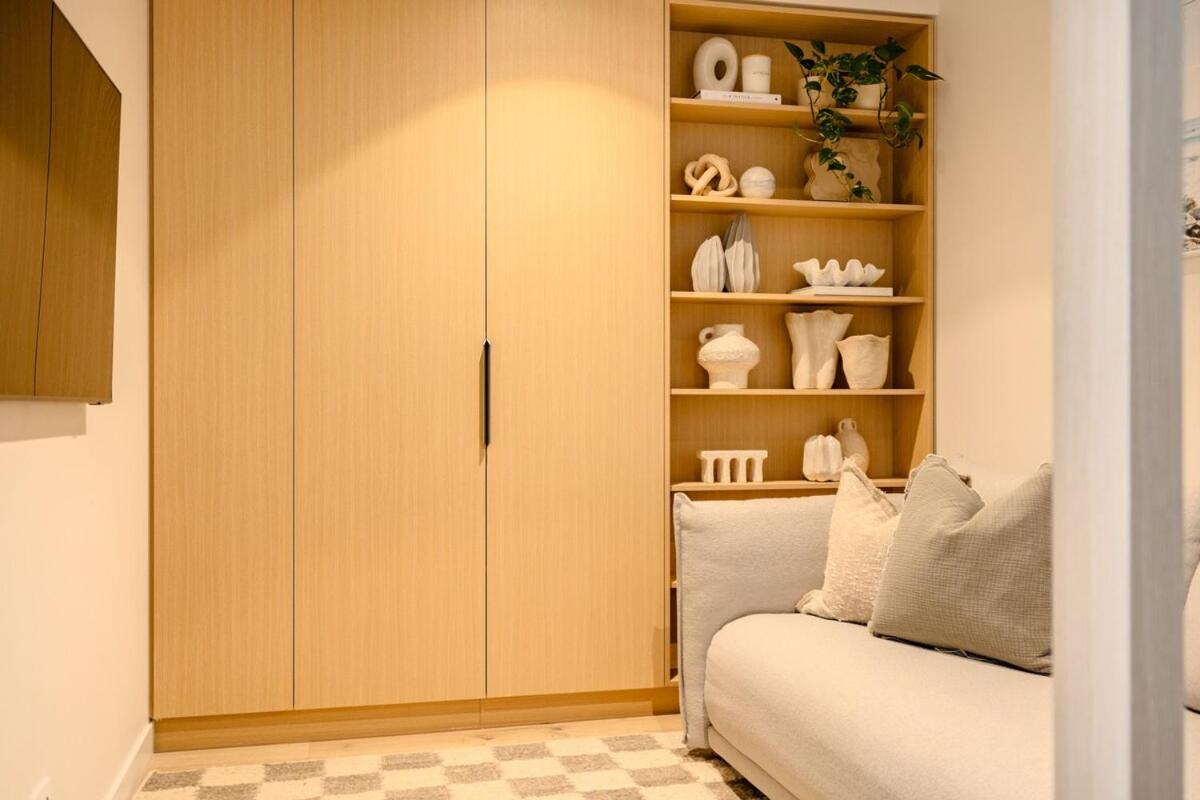 Style Ocean Front Palm Apartment *