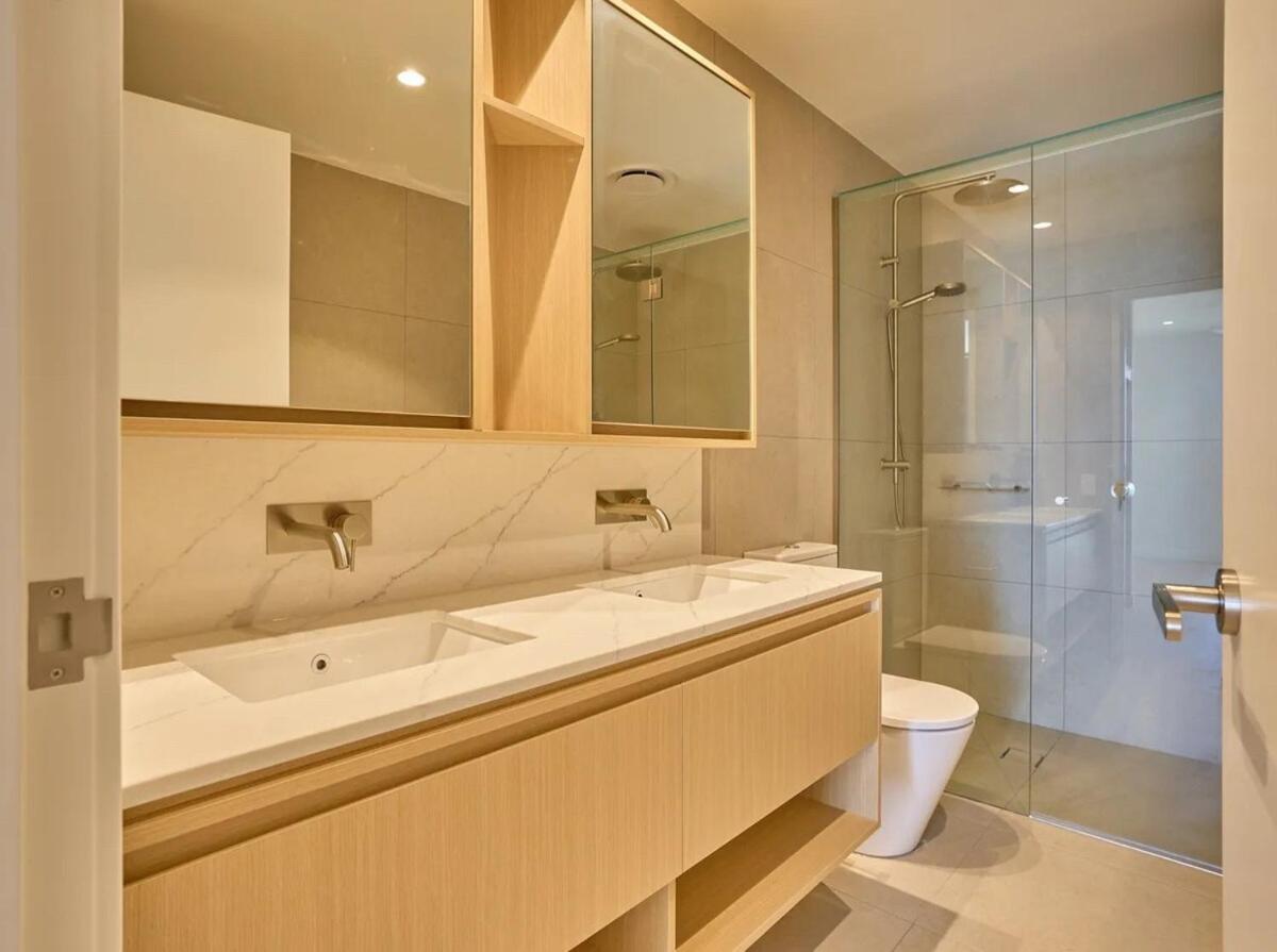 Style Ocean Front Palm * Gold Coast