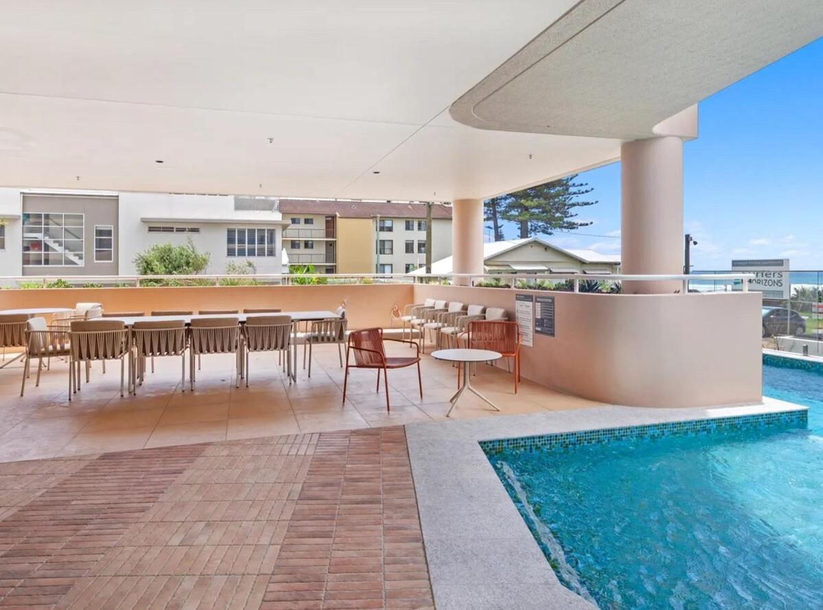 Style Ocean Front Palm Apartment *