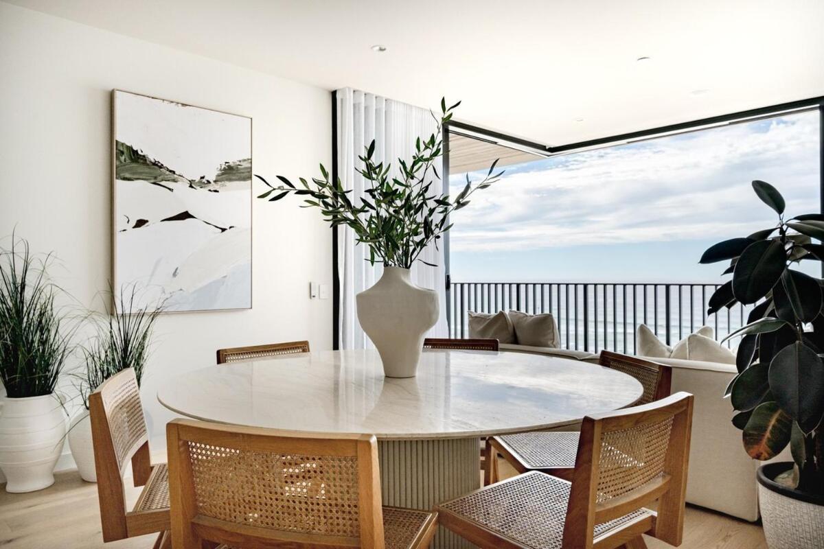 Style Ocean Front Palm * Gold Coast
