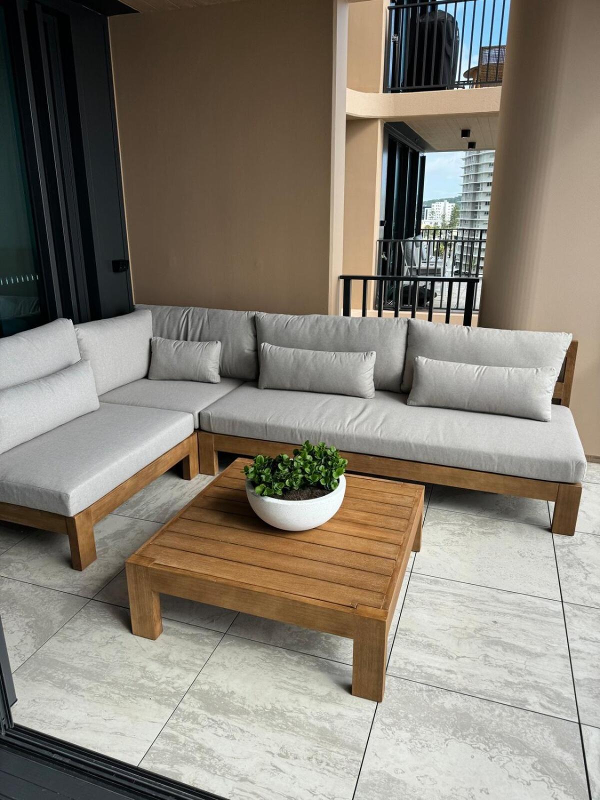 Style Ocean Front Palm Apartment *
