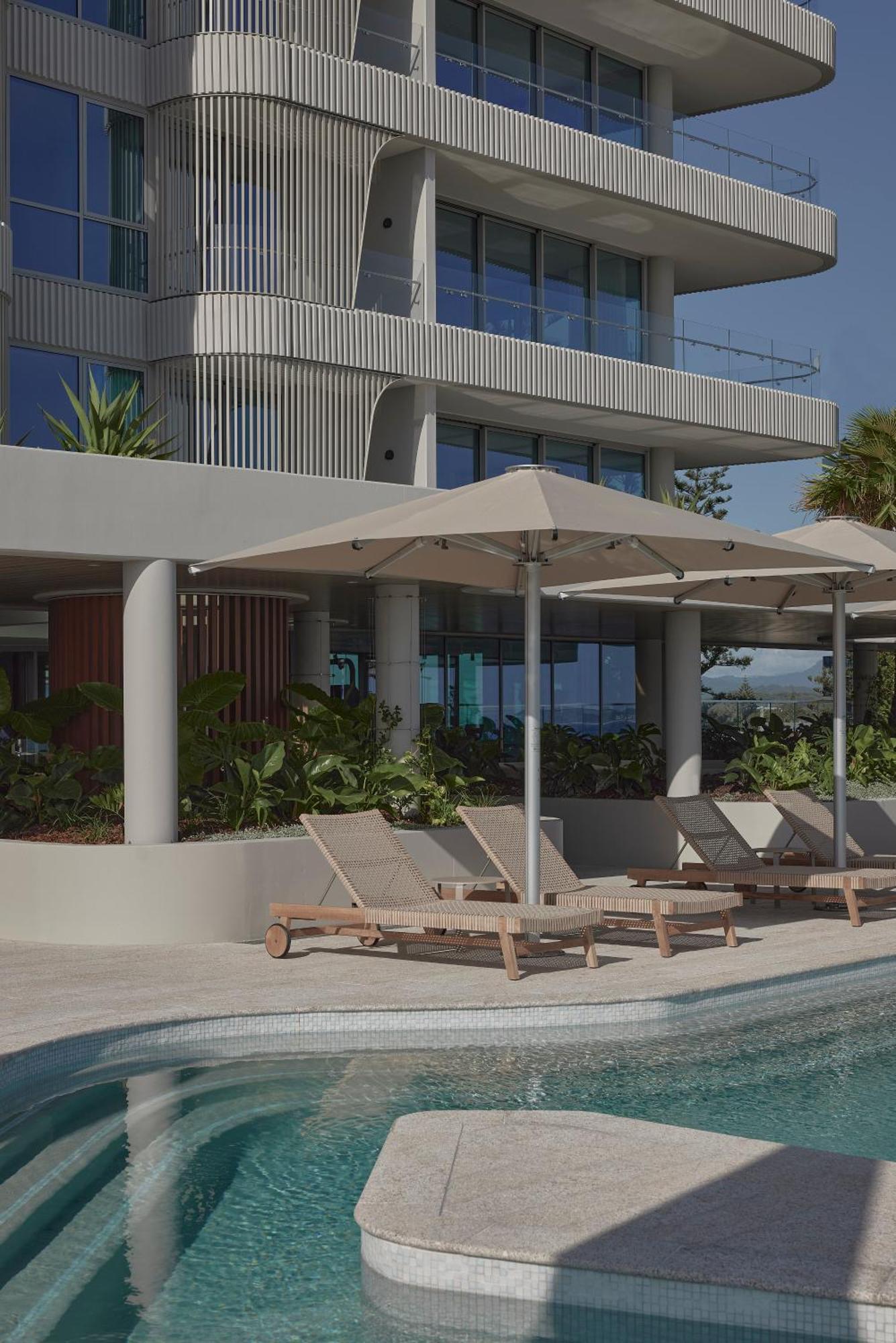 Kirra Point Aparthotel *
