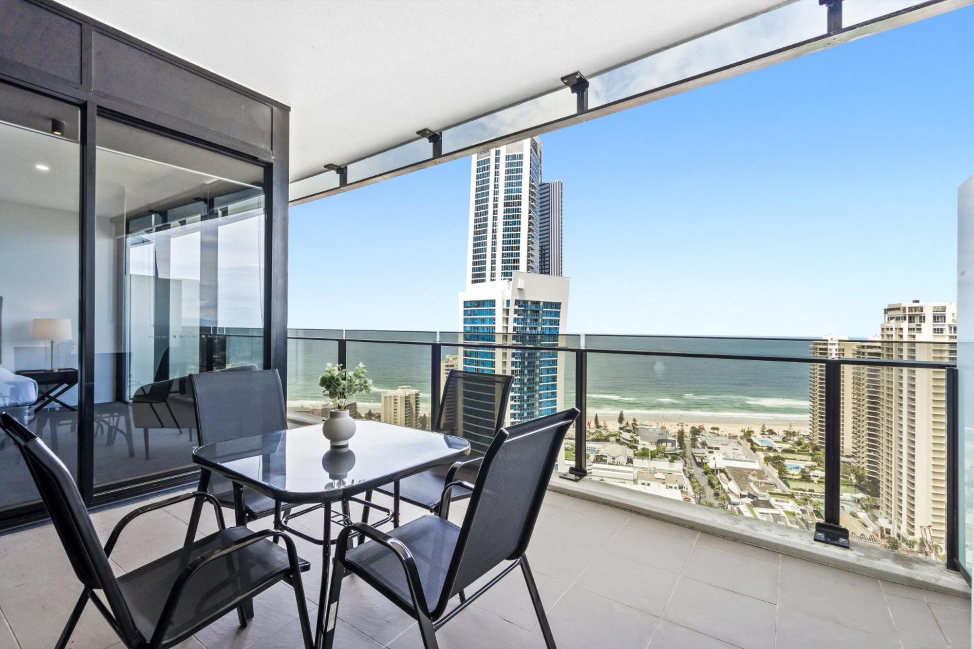 Apartment Circle On Cavill Surfers Paradise Mid Week Madness Deal - Q