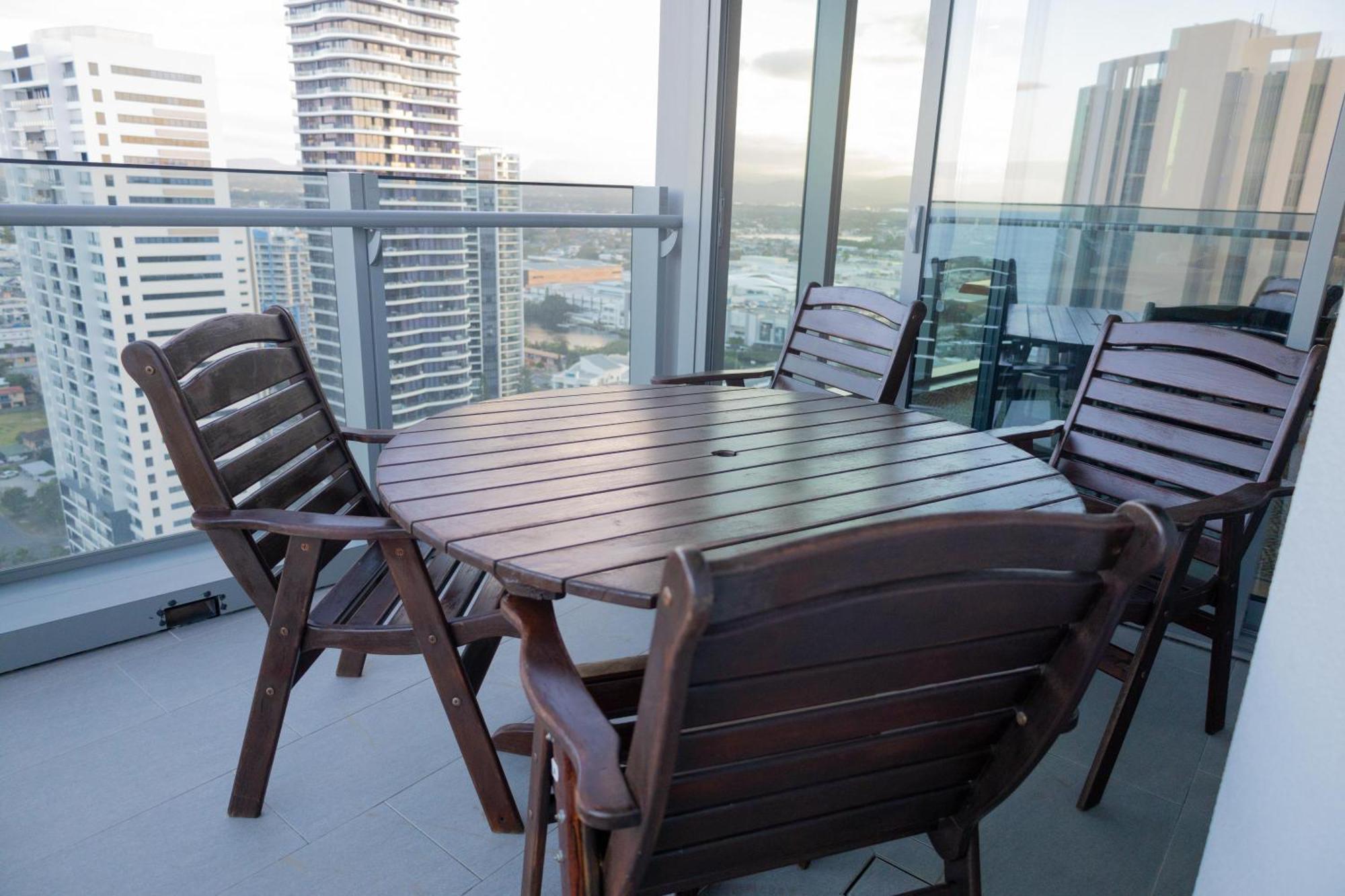 Beautiful Ocean View Signature Broadbeach Apartment