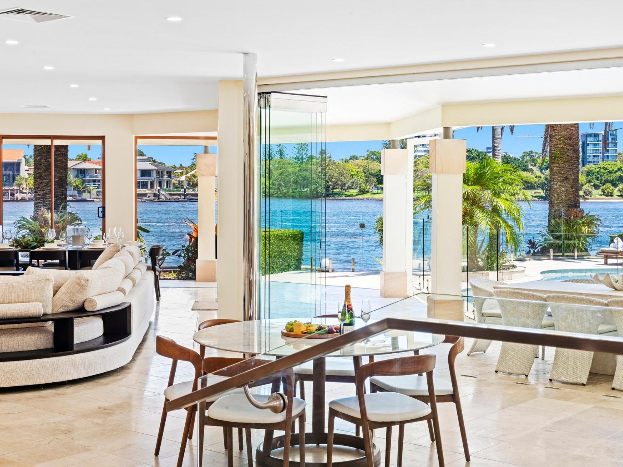 Main River Grandeur Mansion, 5bed, Pool & Sauna Apartment Gold Coast