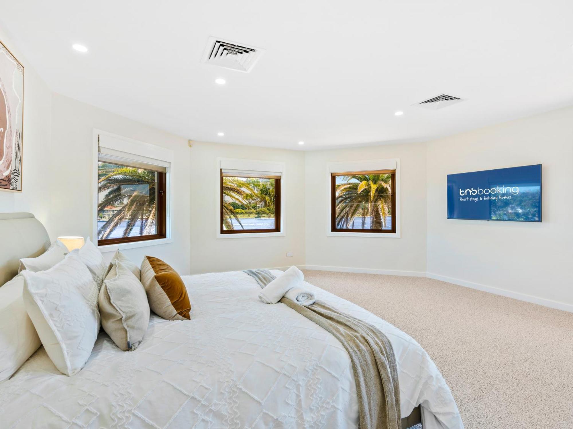 Apartment Main River Grandeur Mansion, 5bed, Pool & Sauna *