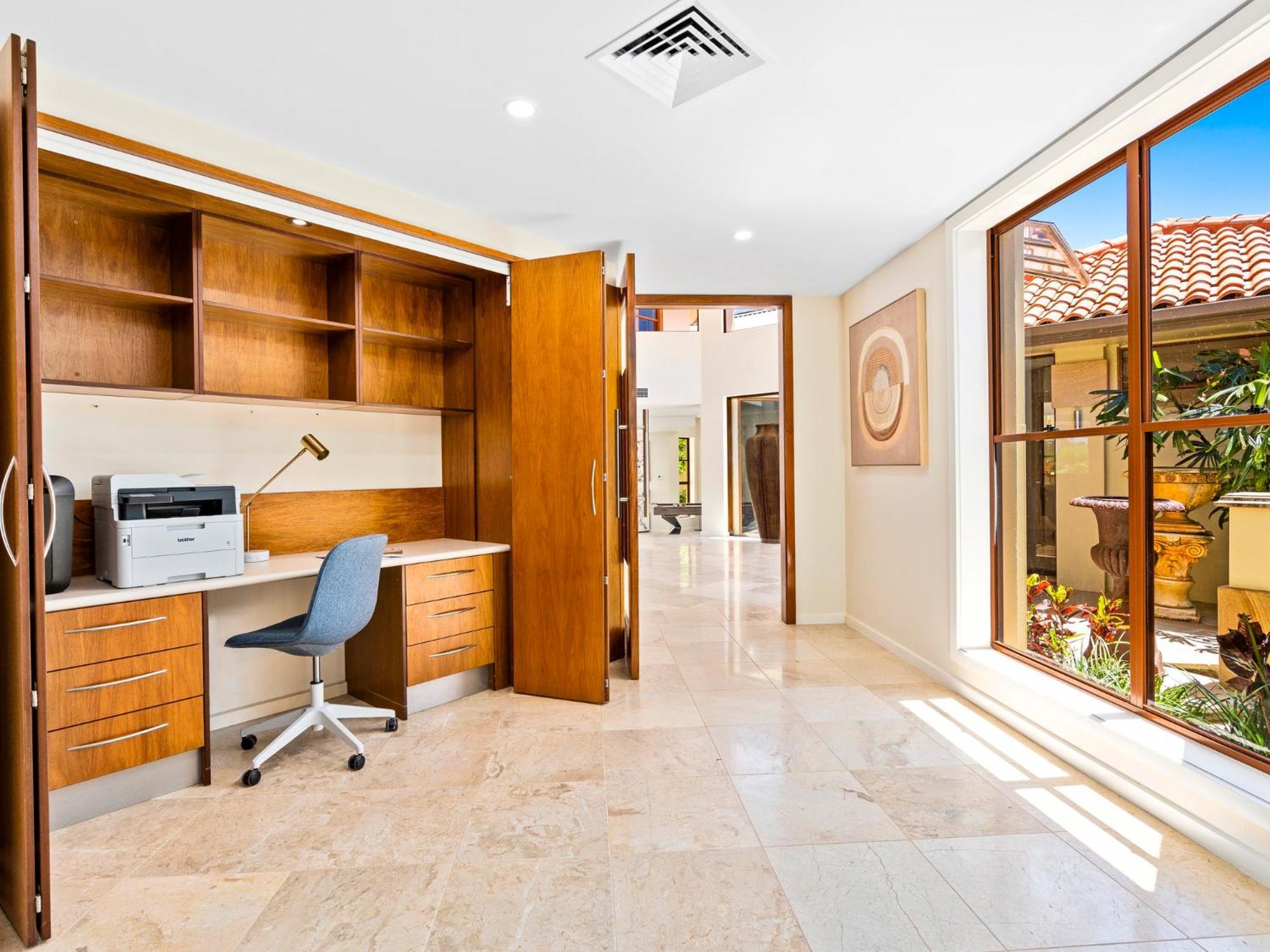 Apartment Main River Grandeur Mansion, 5bed, Pool & Sauna *