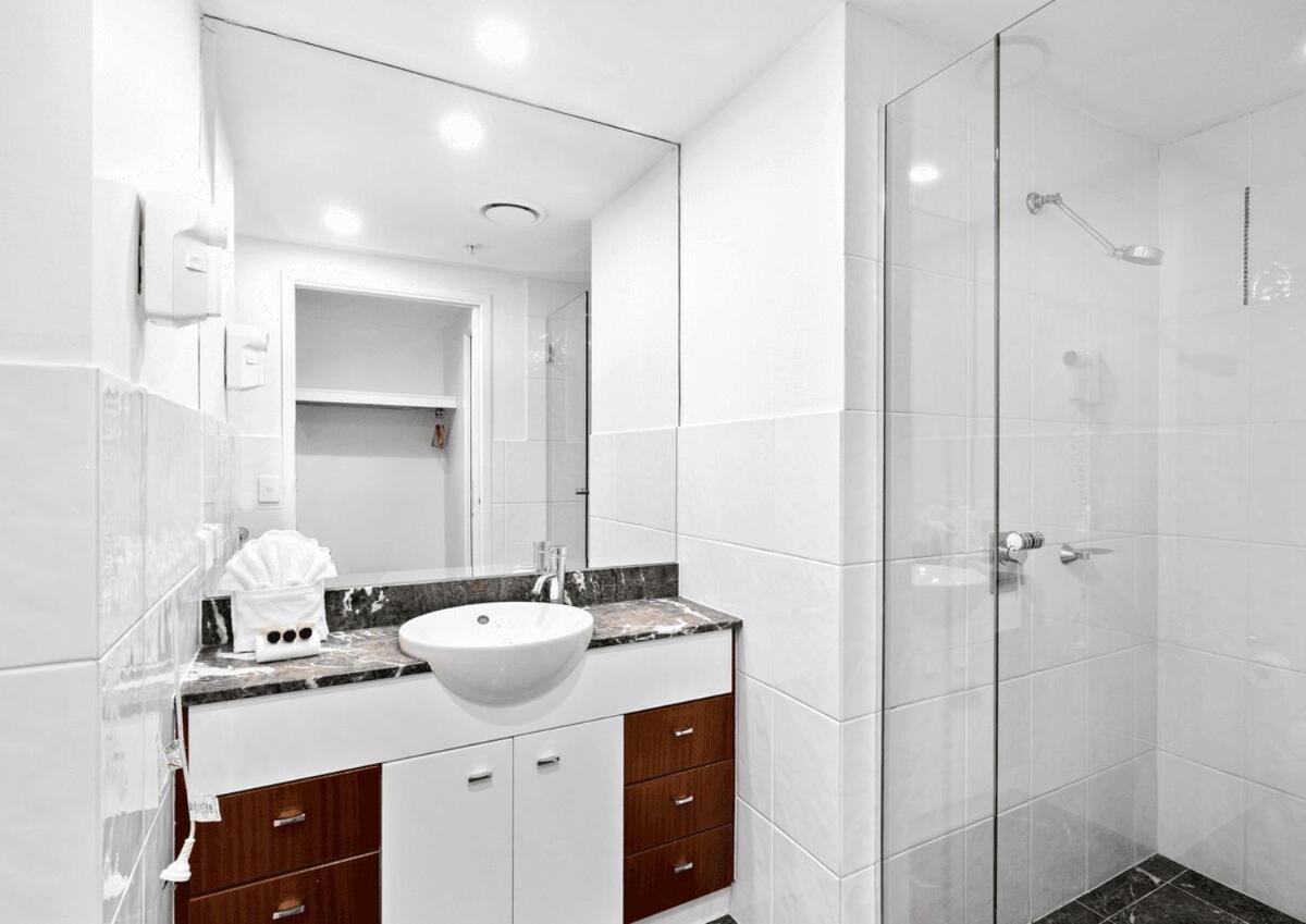 Apartment Level 45 Luxury Sub-penthouse In Towers Of Chevron Gold Coast