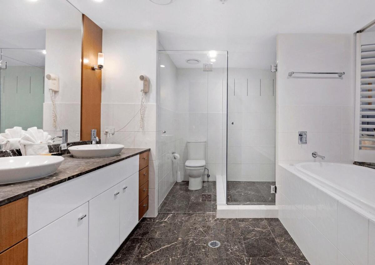 Level 45 Luxury Sub-penthouse In Towers Of Chevron *