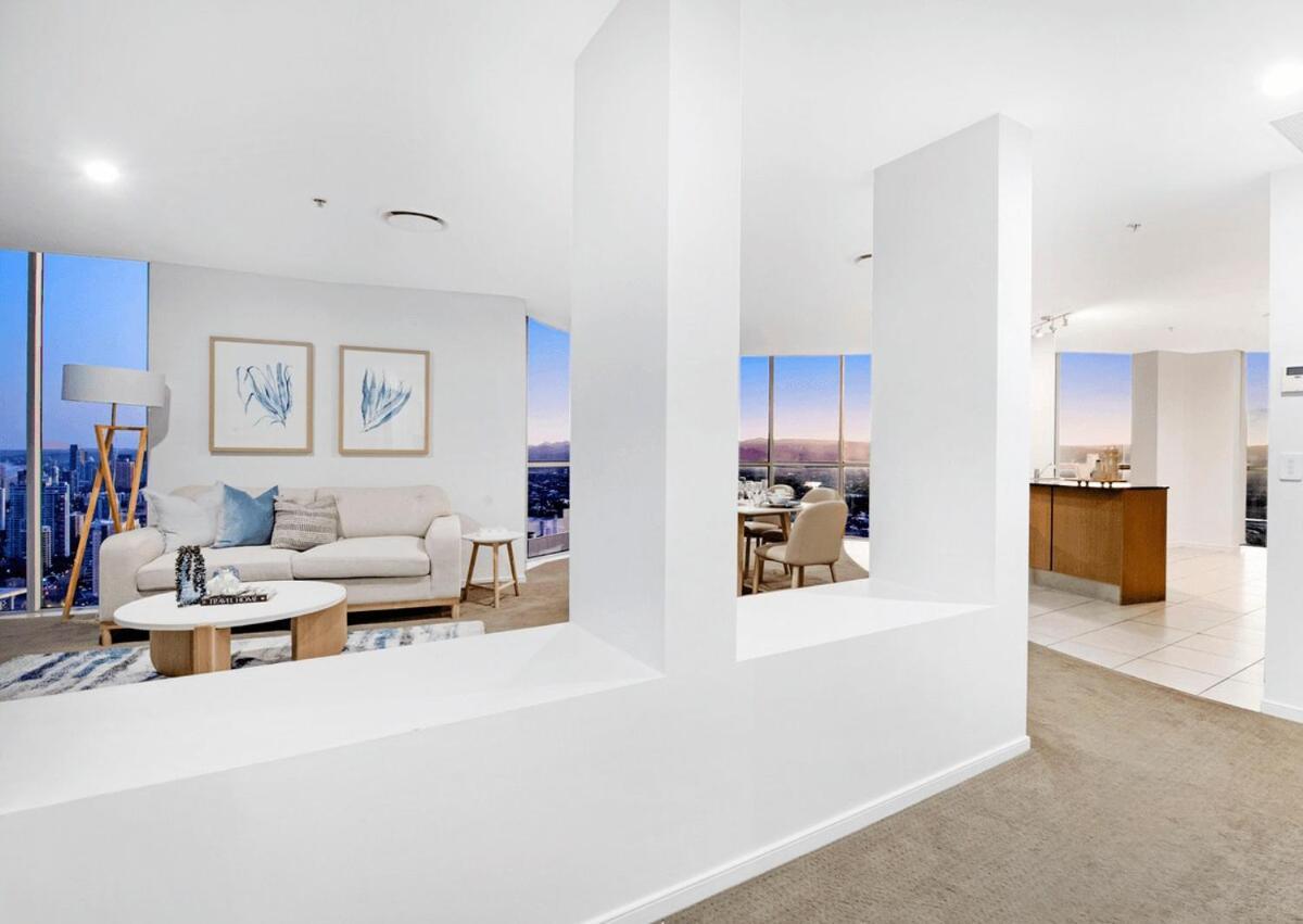 Level 45 Luxury Sub-penthouse In Towers Of Chevron