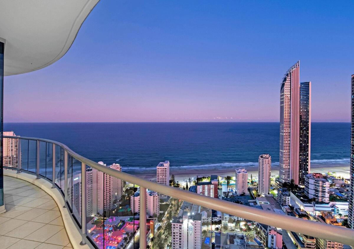 Apartment Level 45 Luxury Sub-penthouse In Towers Of Chevron Gold Coast