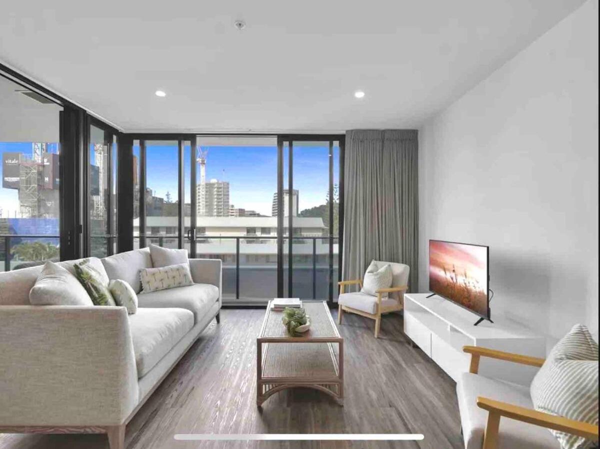 Beachfront 2 Bed At Burleigh Heads Apartment