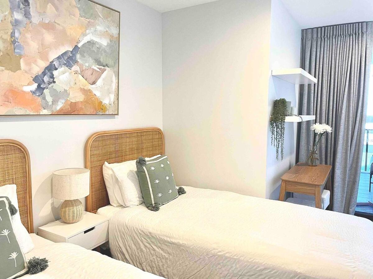 Beachfront 2 Bed At Burleigh Heads *