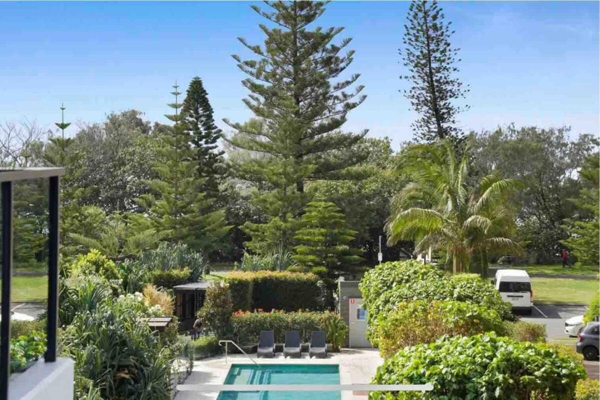 Apartment Beachfront 2 Bed At Burleigh Heads