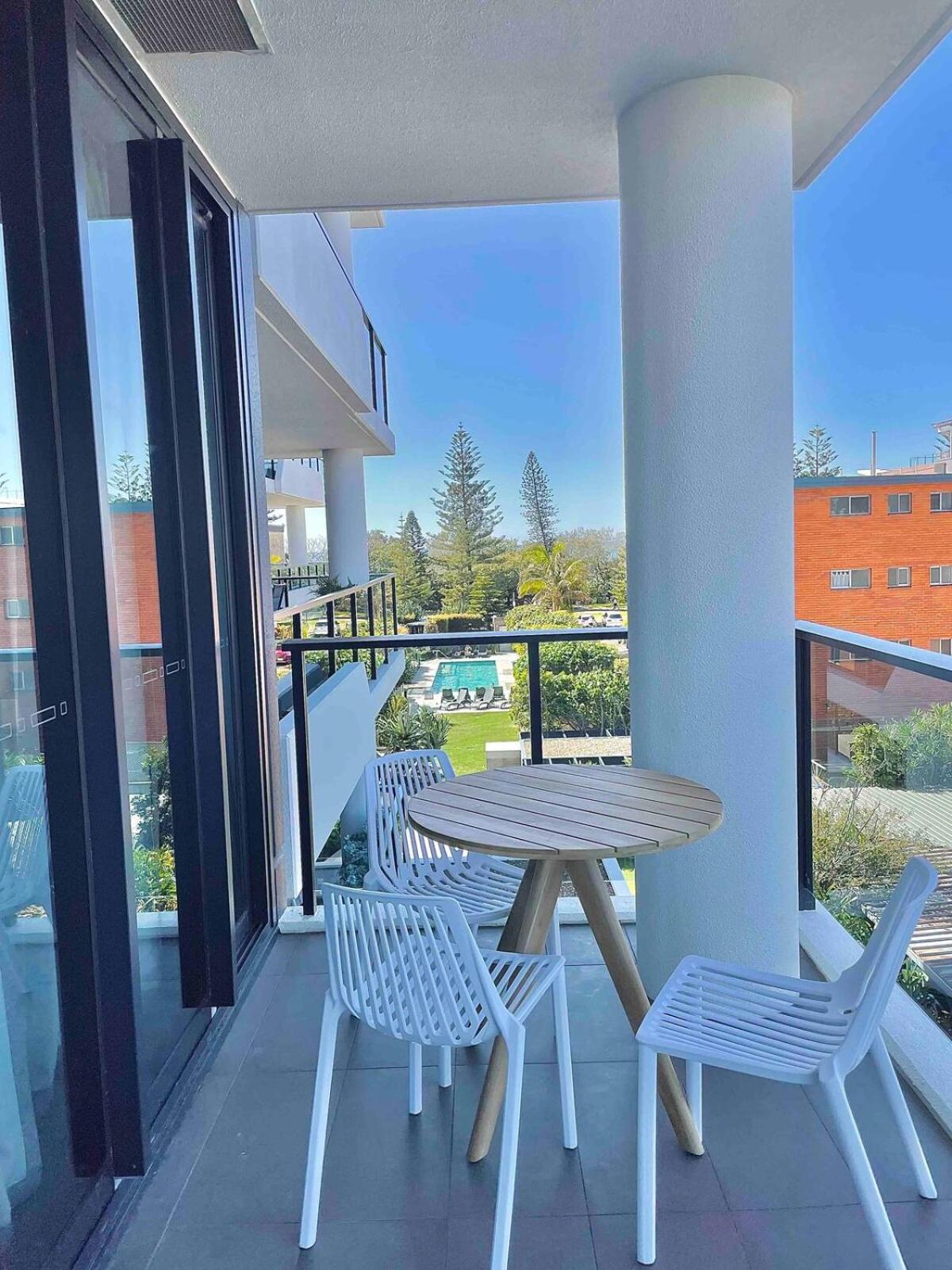 Apartment Beachfront 2 Bed At Burleigh Heads *
