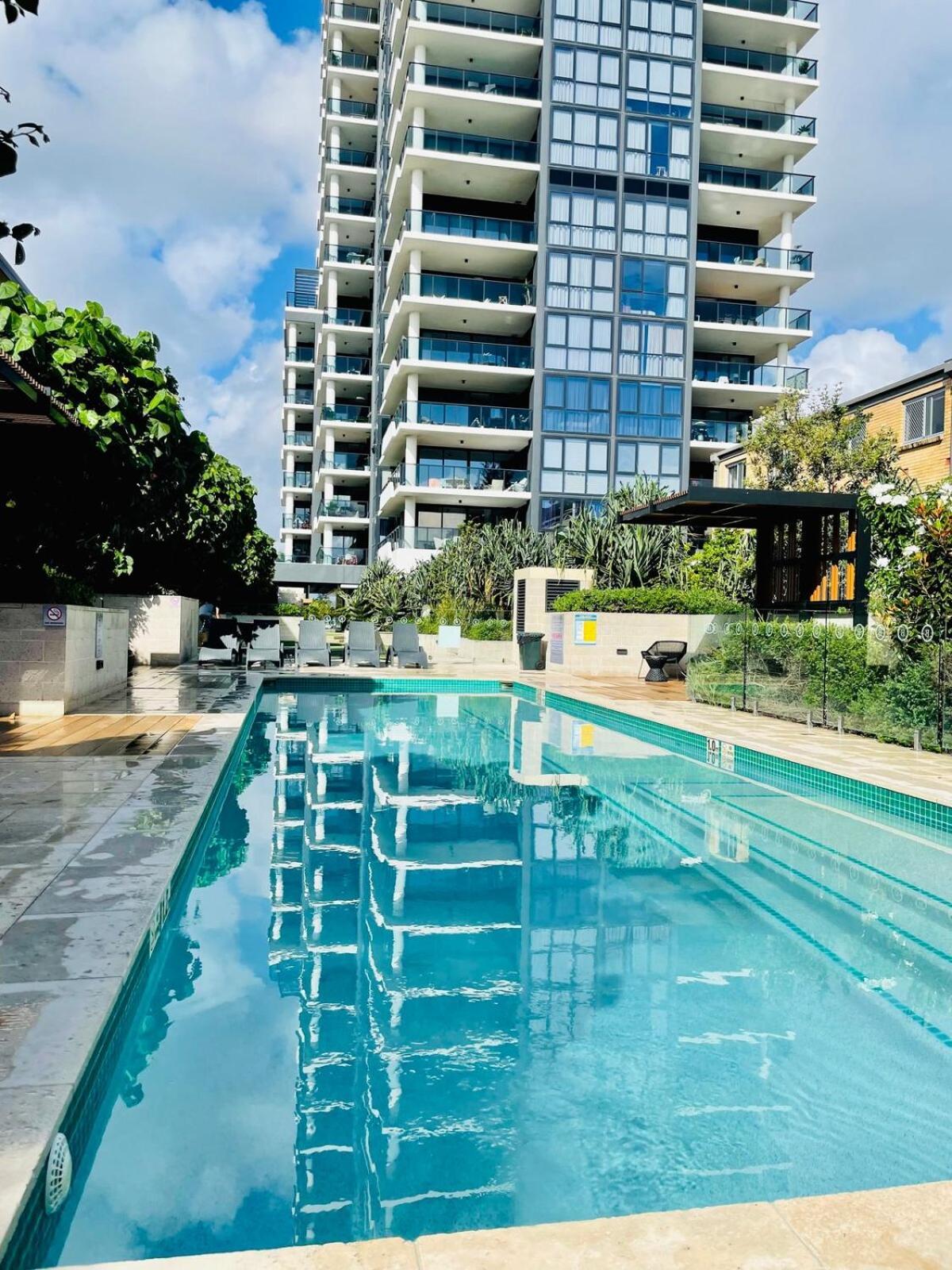 Apartment Beachfront 2 Bed At Burleigh Heads