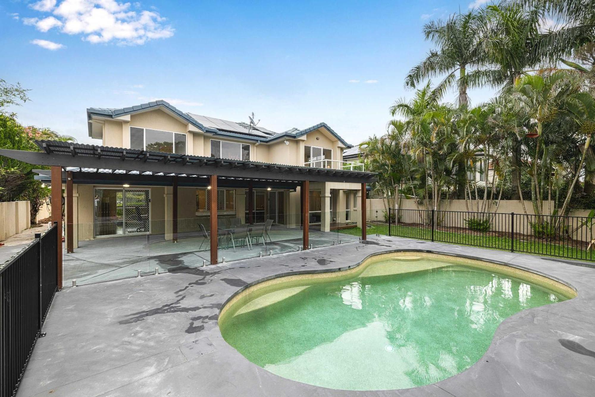 Holiday home Waterfront Retreat With Pool & Private Pontoon *