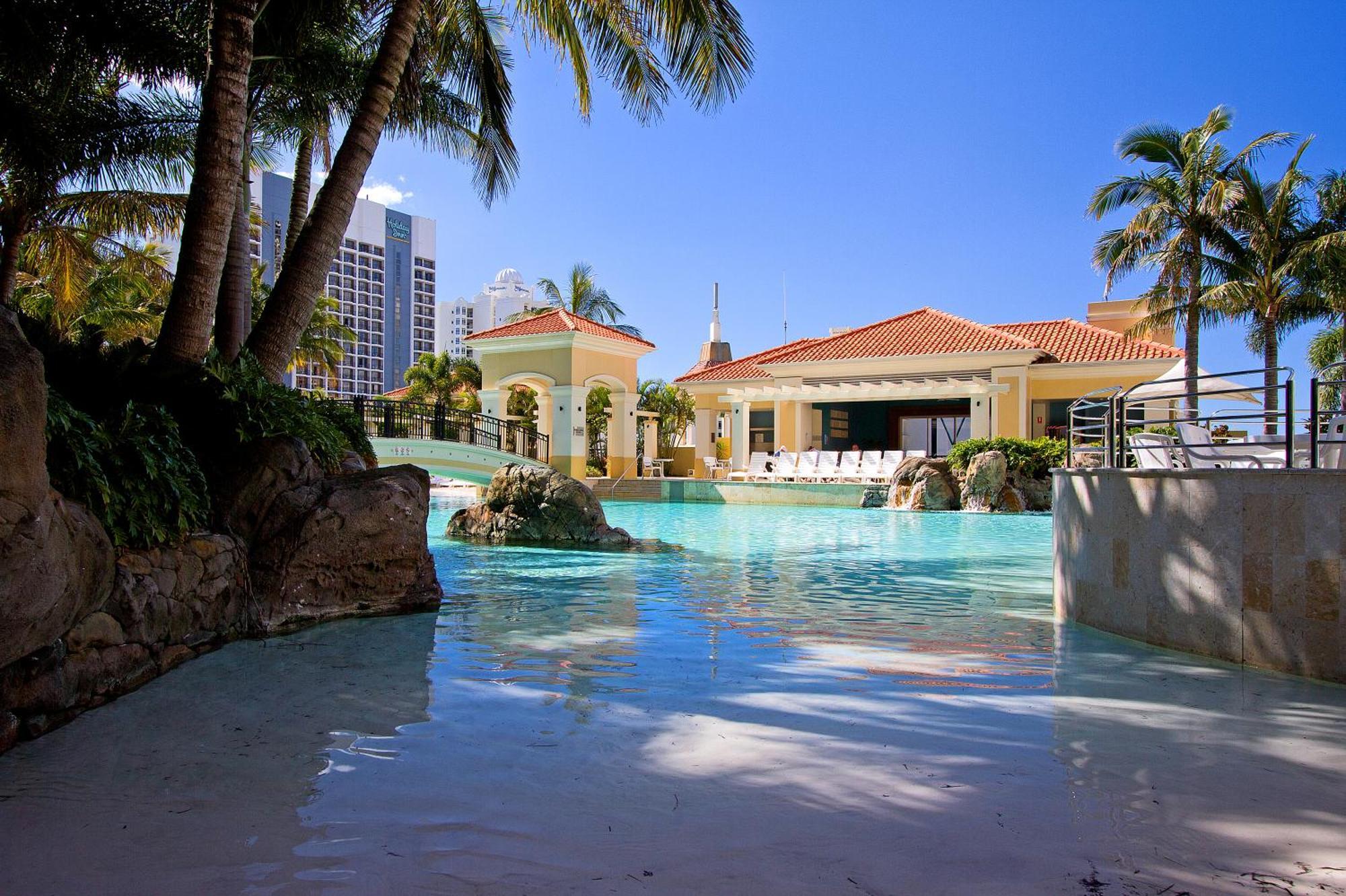 Chevron Renaissance - Qstay