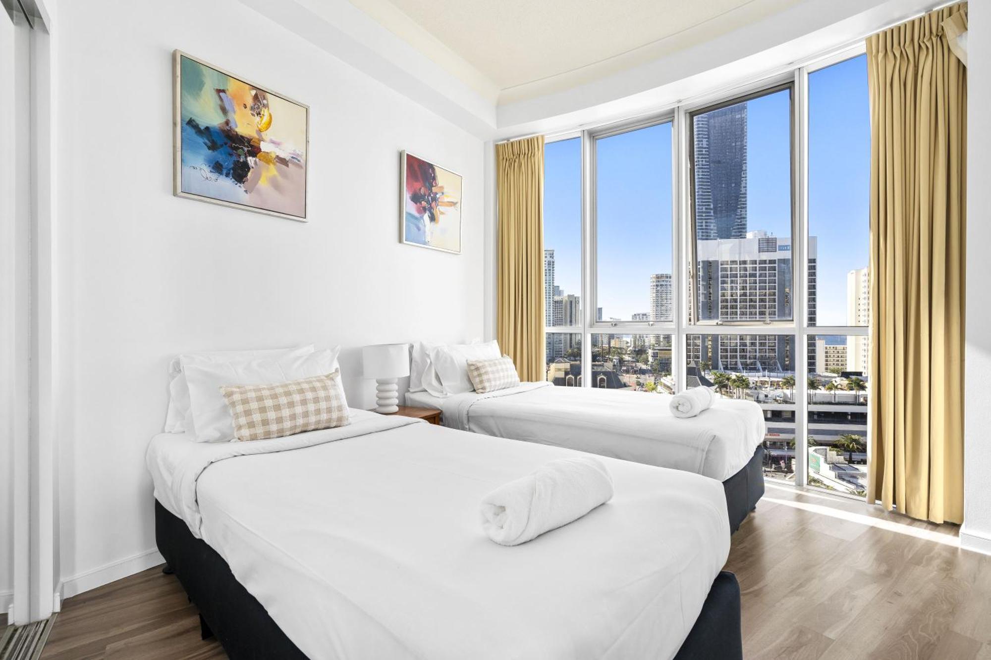 Chevron Renaissance - Qstay *