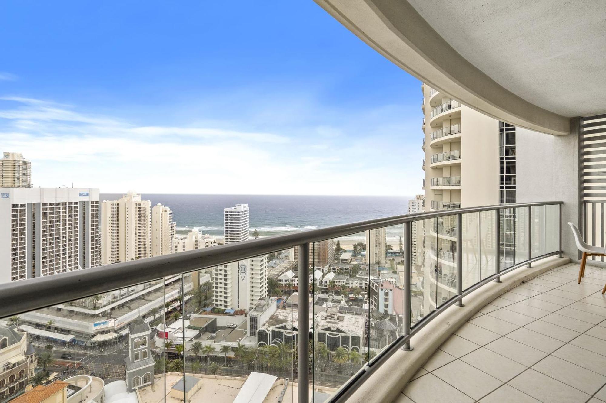 Chevron Renaissance - Qstay *
