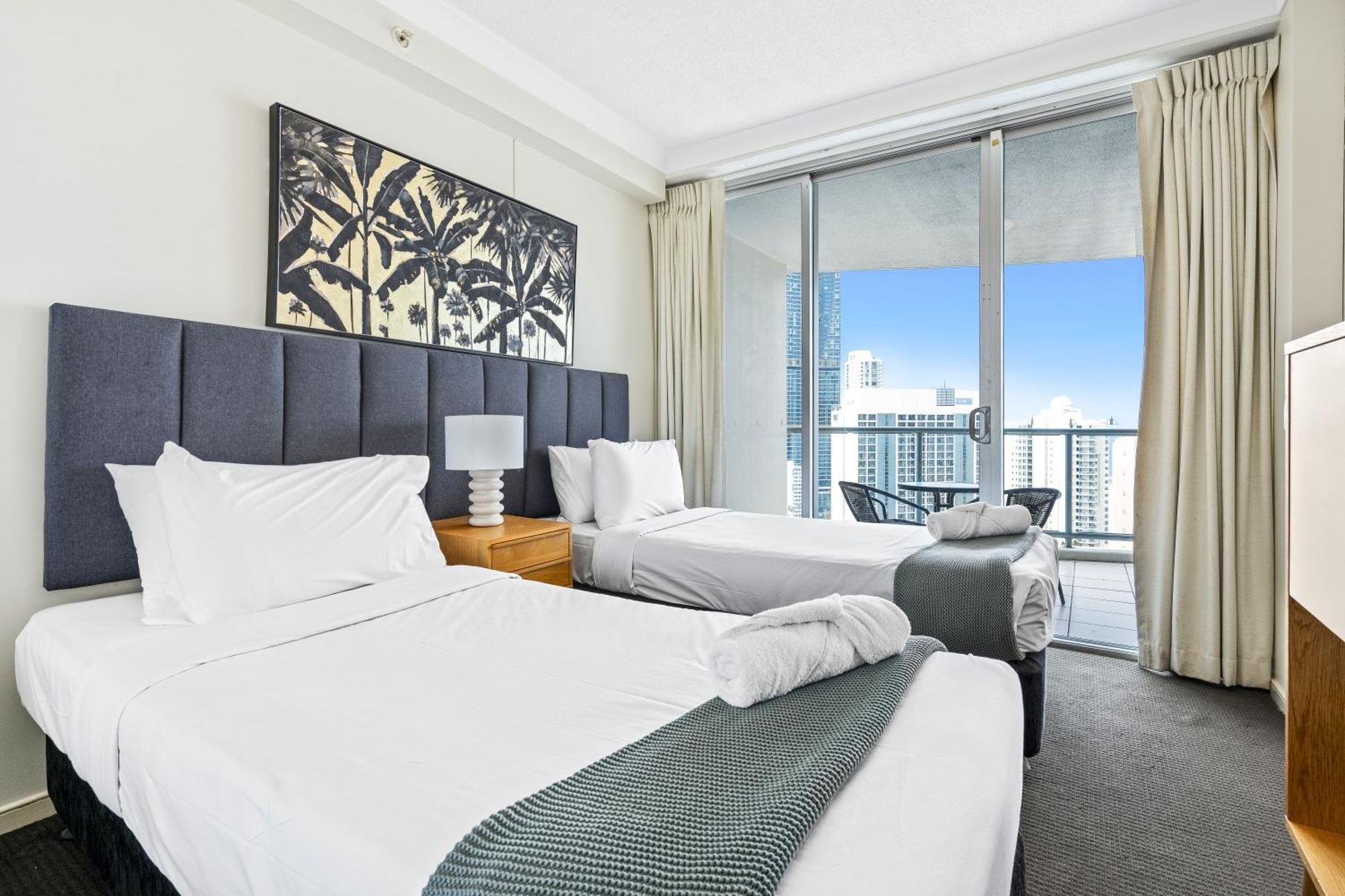 Chevron Renaissance - Qstay *