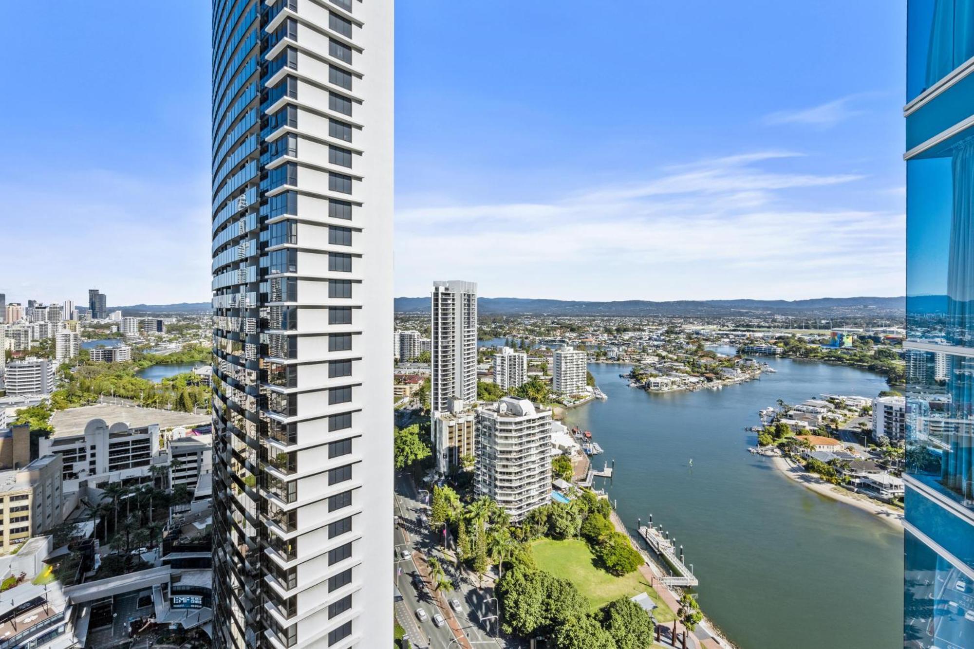 Chevron Renaissance - Qstay