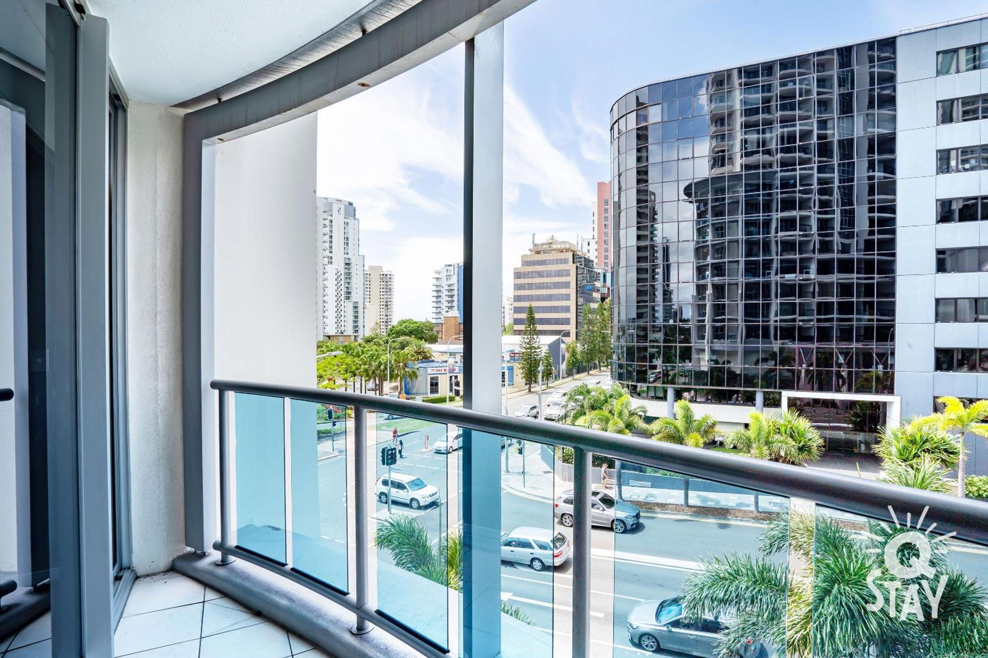 Chevron Renaissance - Qstay Apartment