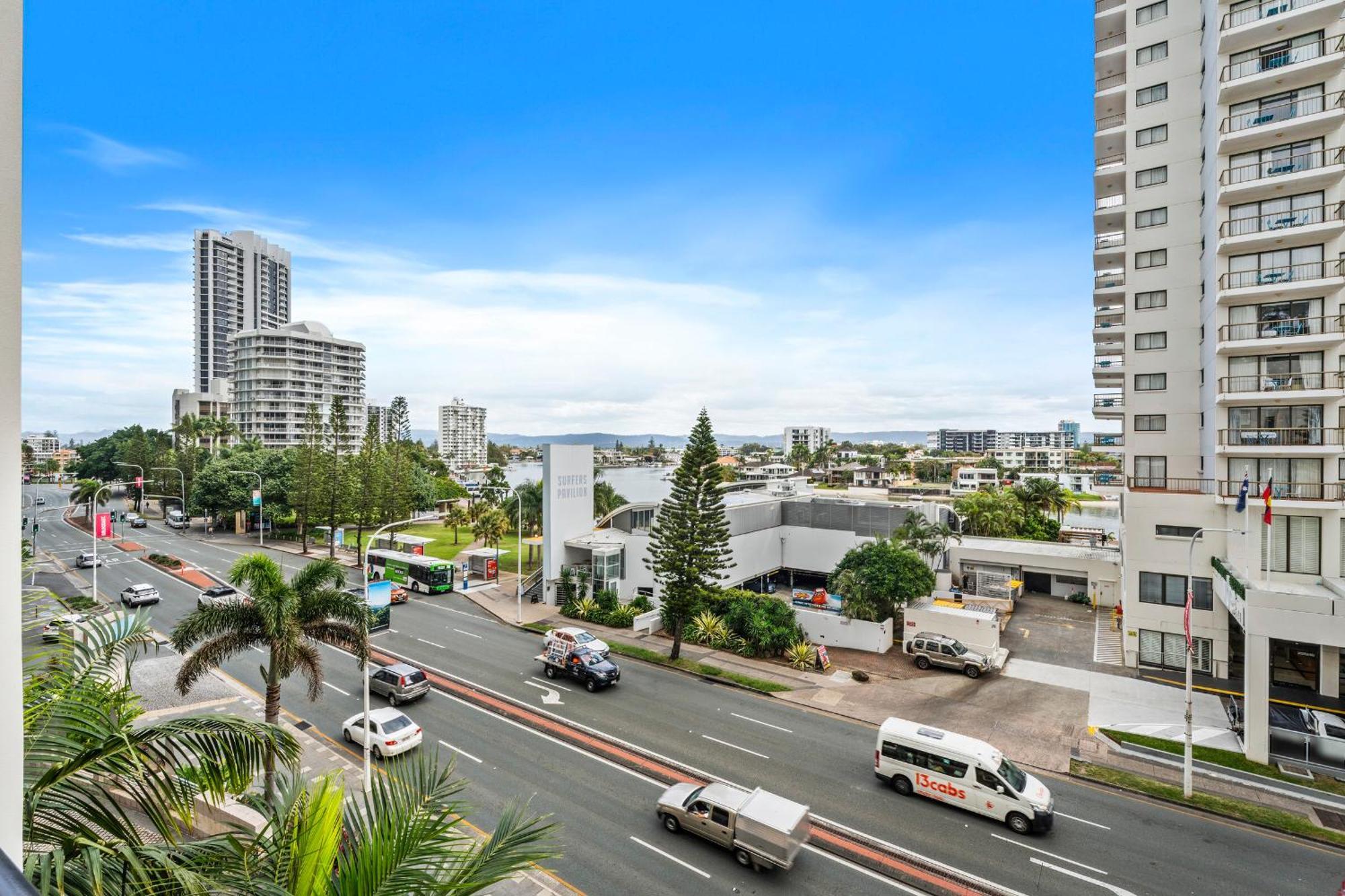 Chevron Renaissance - Qstay