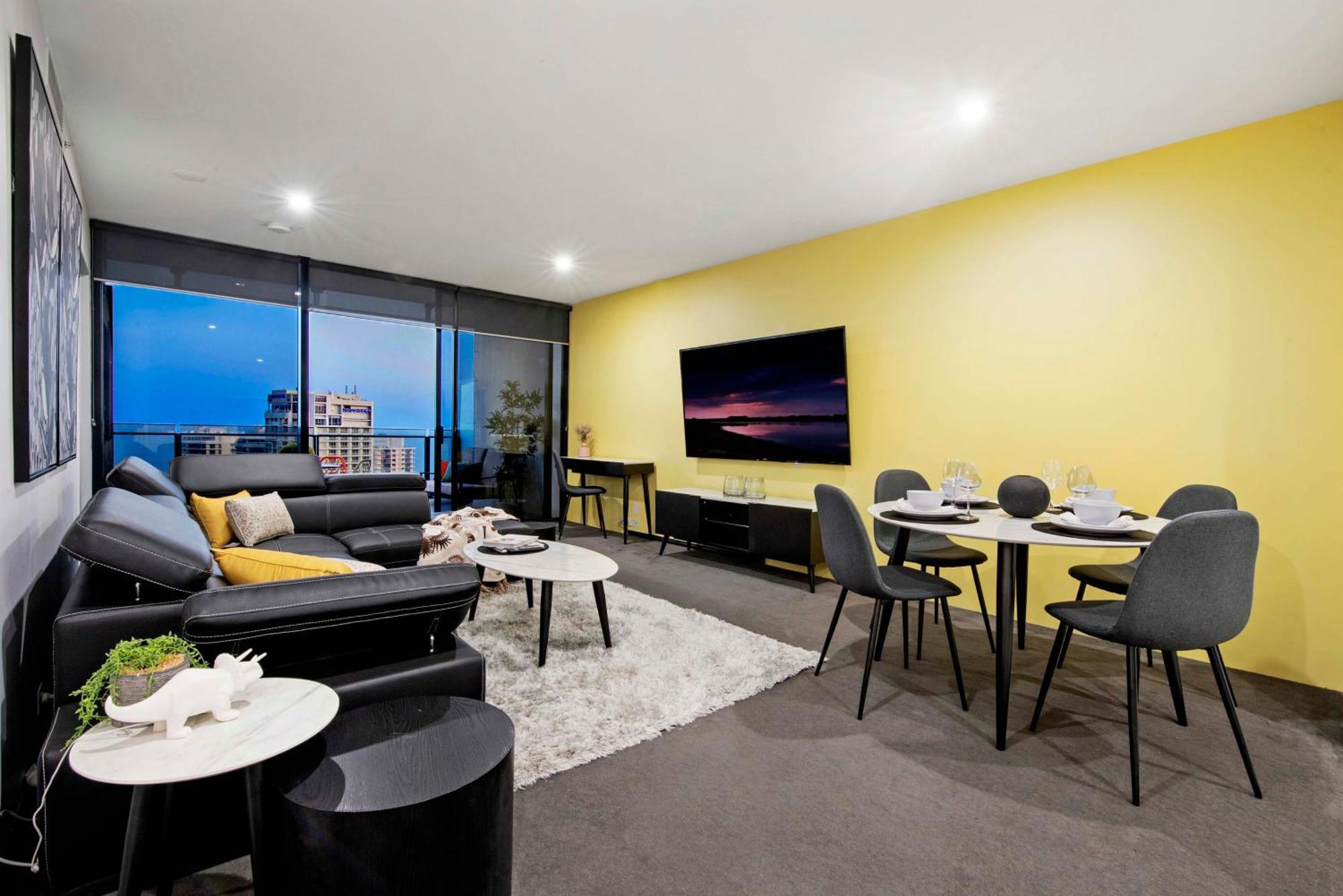 Circle On Cavill - Self Contained & Privately Managed - Wow Apartment Gold Coast