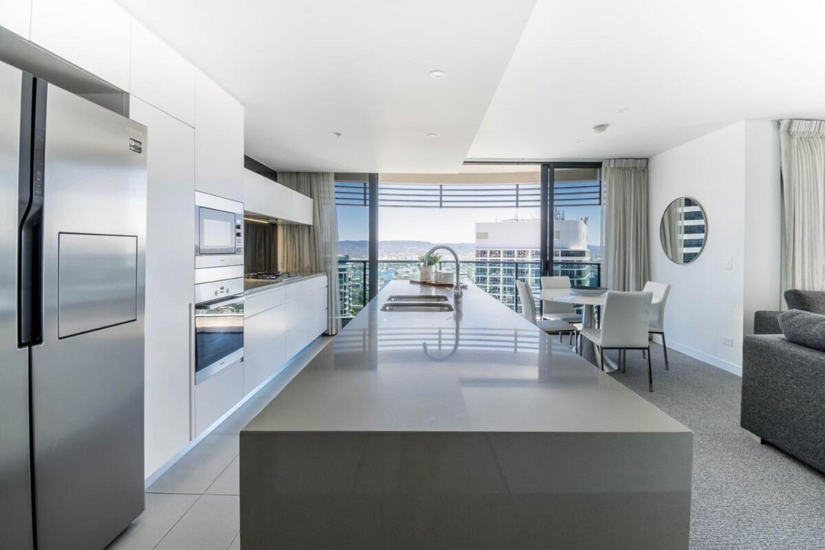 Apartment Dreams At Oracle 12301
