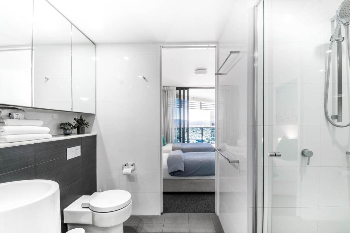Apartment Dreams At Oracle 12301