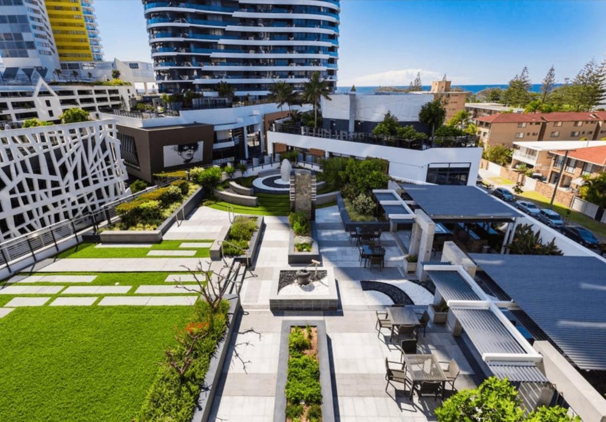 Luxury Broadbeach Escape With A Private Courtyard Apartment *