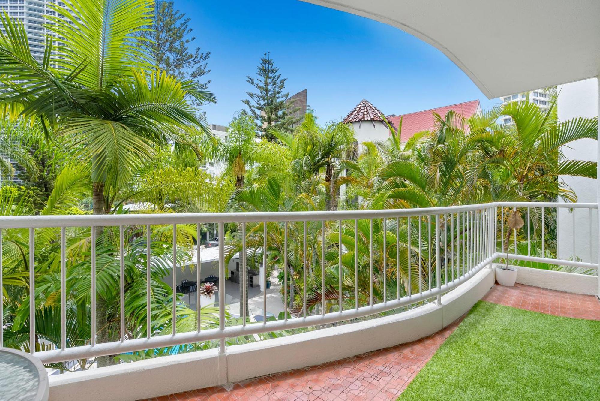 Surfers Paradise Mediterranean Dream *